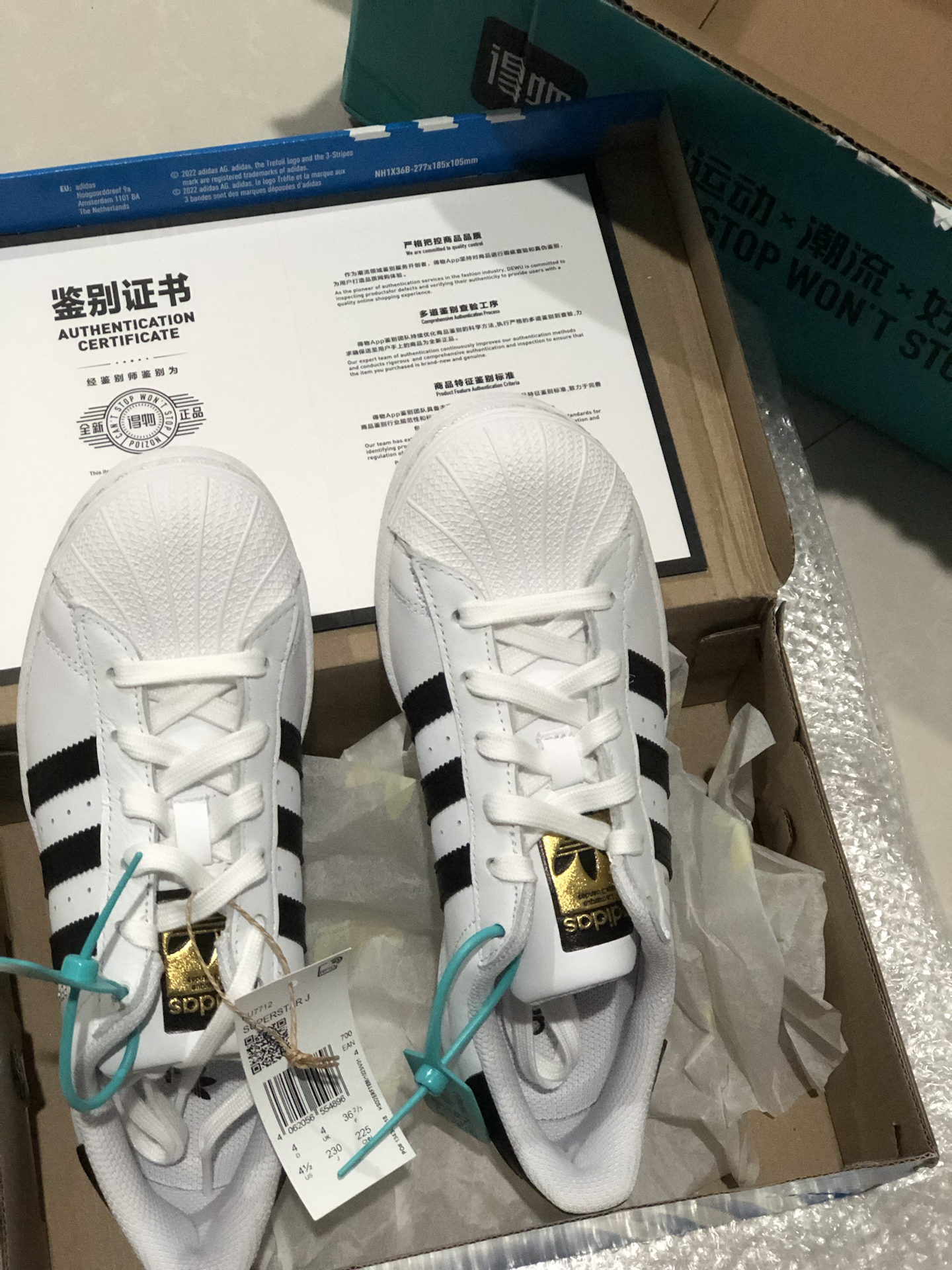 阿迪达斯的白色贝壳头超级好看