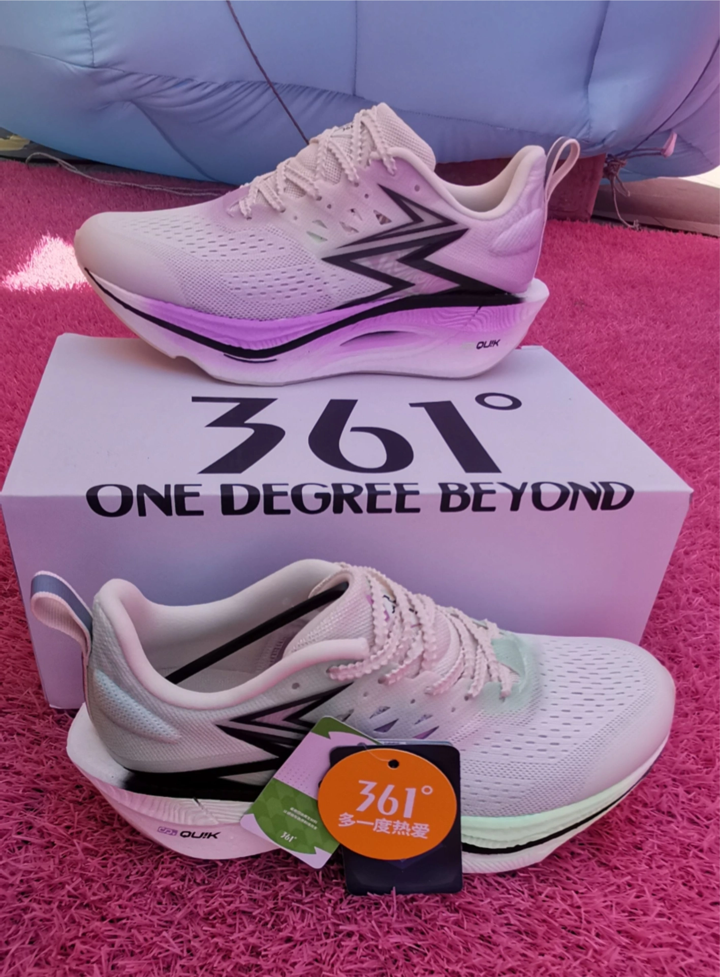 宝藏跑步鞋分享361 
 361度飞燃3et
贾卡鞋面,鞋外侧醒目的大3logo