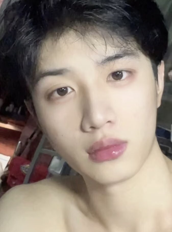 19岁男大,这样算帅吗