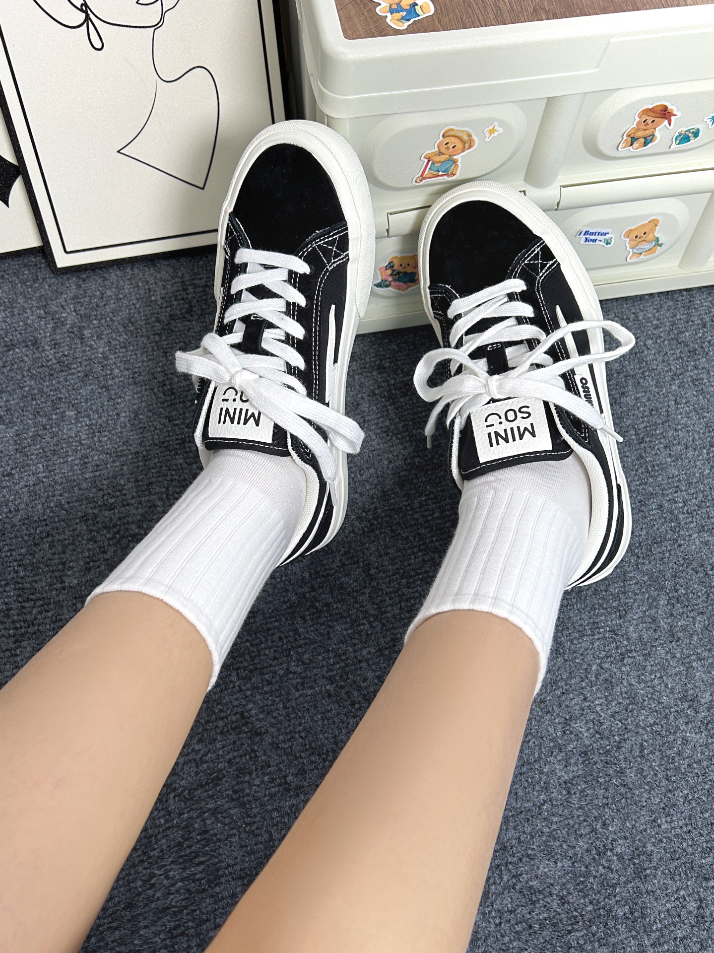 经典黑色帆布鞋➕白色中筒袜搭配🖤🤍