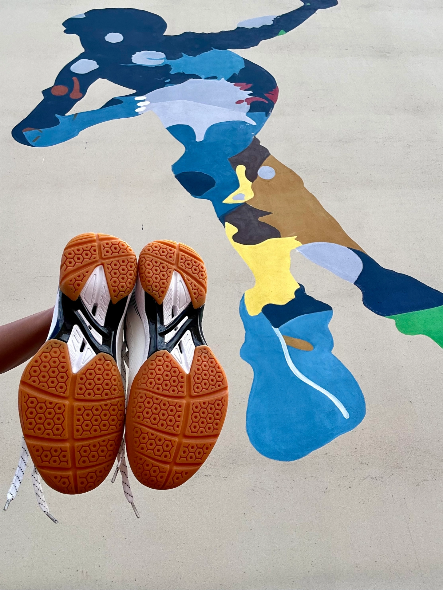 白金配色的羽毛球鞋!居然好看还能打Σ