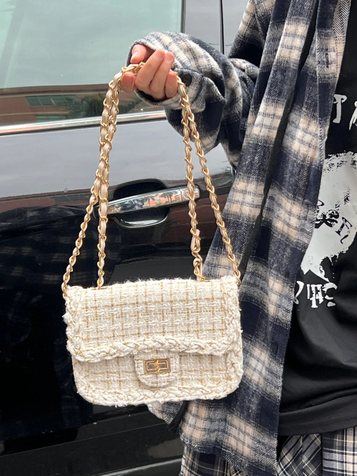 敲百搭的一只格纹编织小香风包包