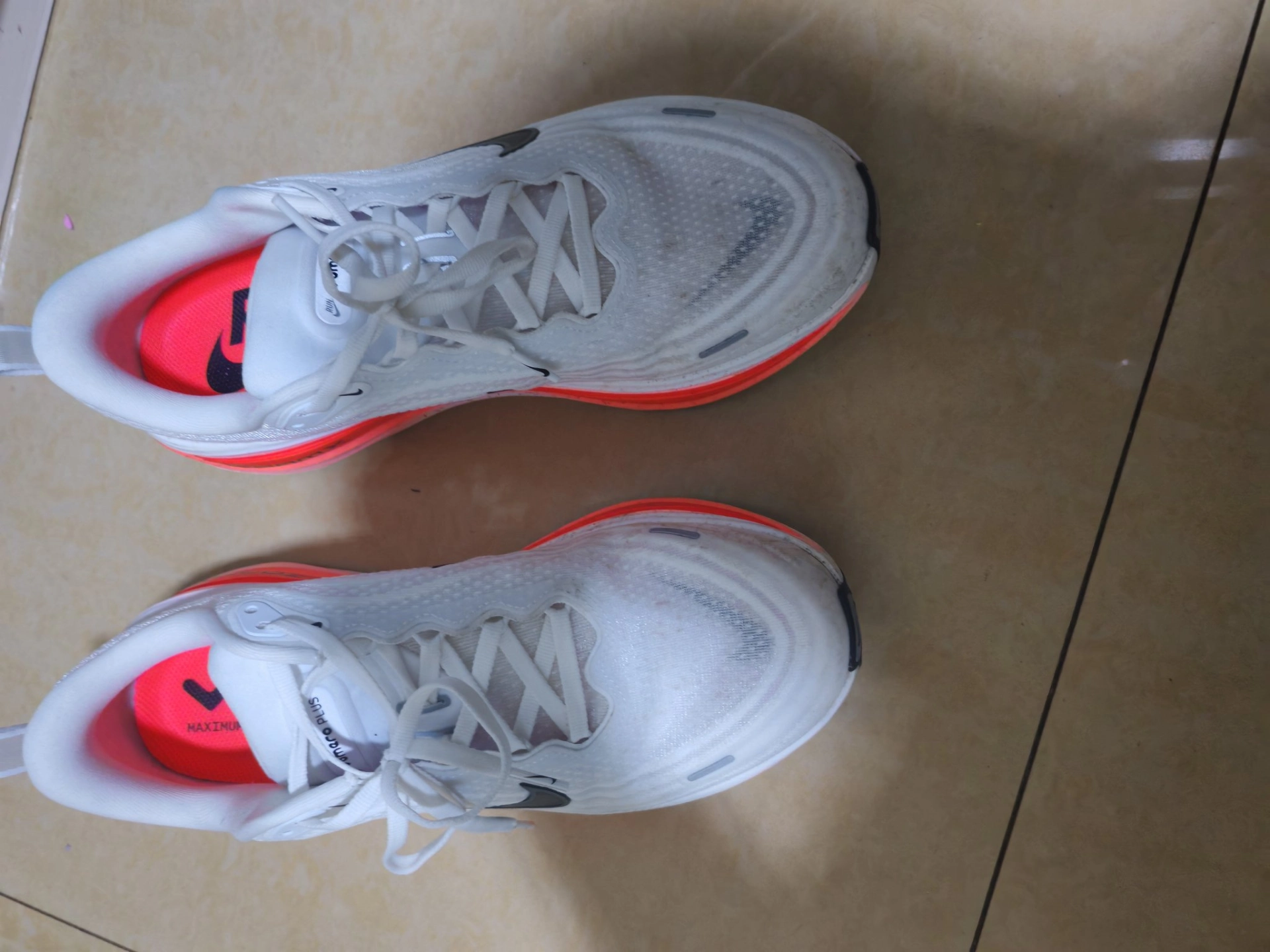 custom review-Nike Vomero Plus Slip-resistant Abrasion-resistant Low Top Casual Marathon Racing Men's White Red Найк Вомеро Плюс Противоскользящий Устойчивый к истиранию Низкий Топ Повседневный Марафон Гонка Беговые кроссовки Мужской Белый Красный