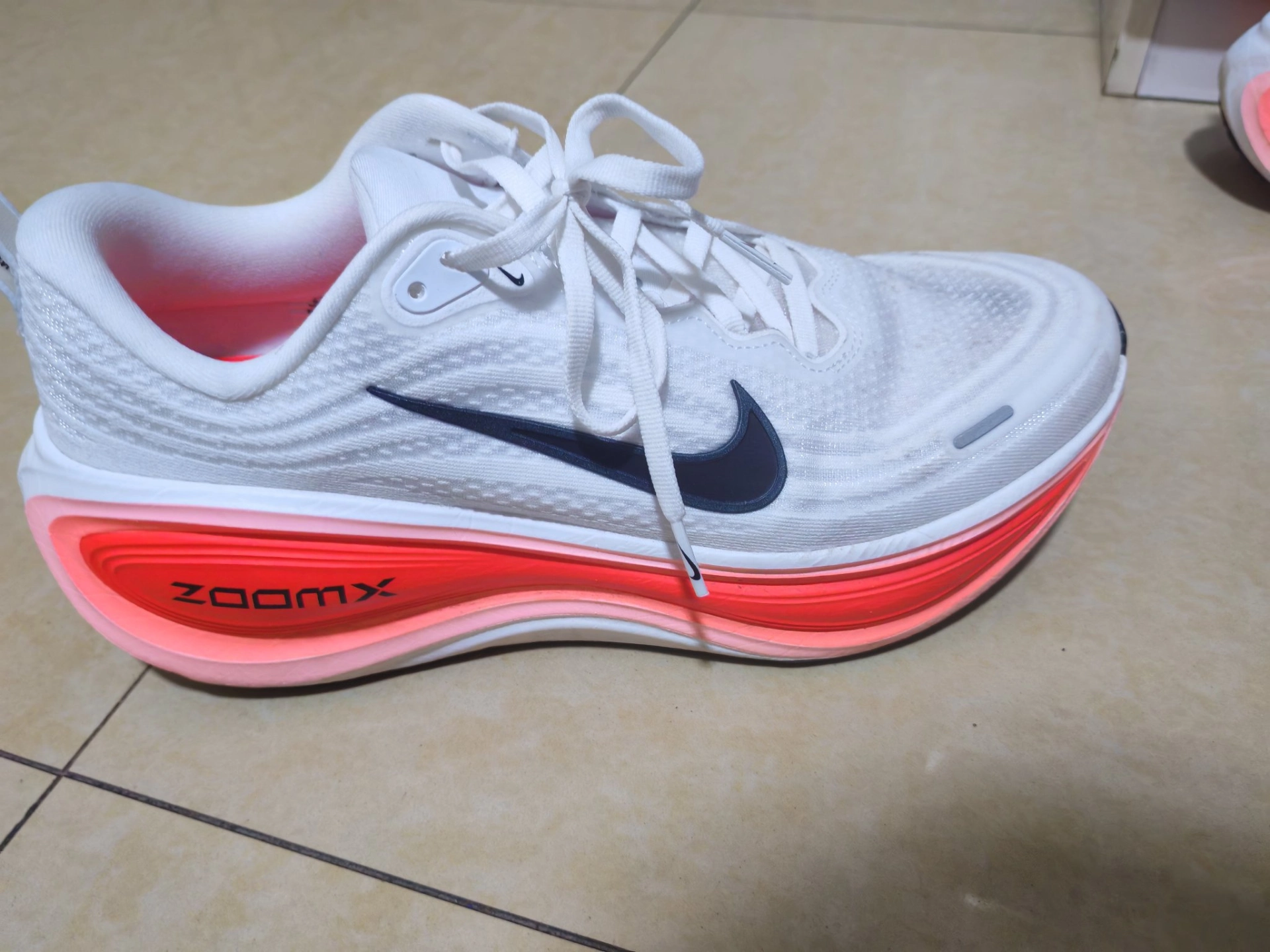 custom review-Nike Vomero Plus Slip-resistant Abrasion-resistant Low Top Casual Marathon Racing Men's White Red Найк Вомеро Плюс Противоскользящий Устойчивый к истиранию Низкий Топ Повседневный Марафон Гонка Беговые кроссовки Мужской Белый Красный
