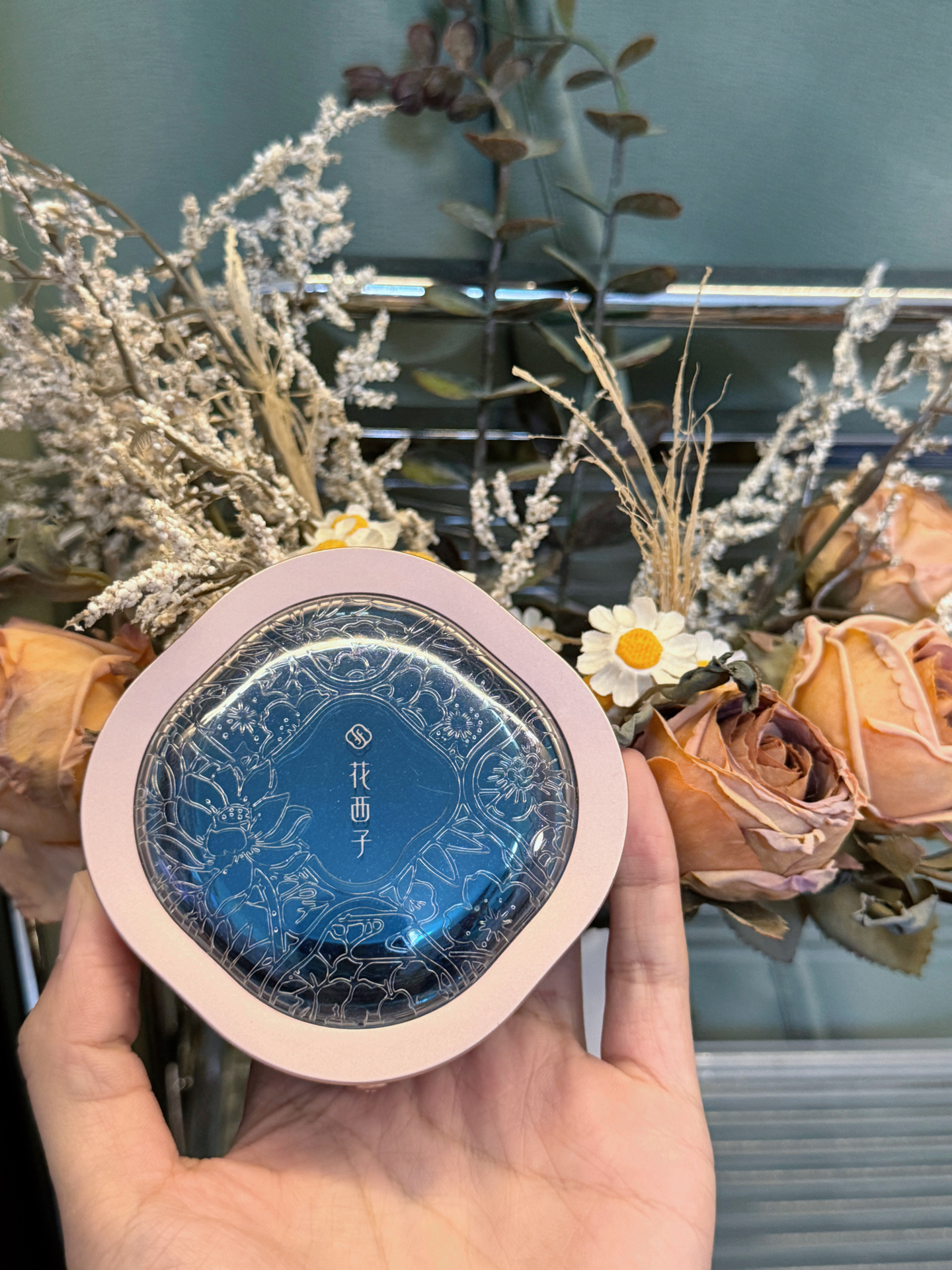 花西子这款蜜粉好看到心里去了😍😍真的好适合送礼!