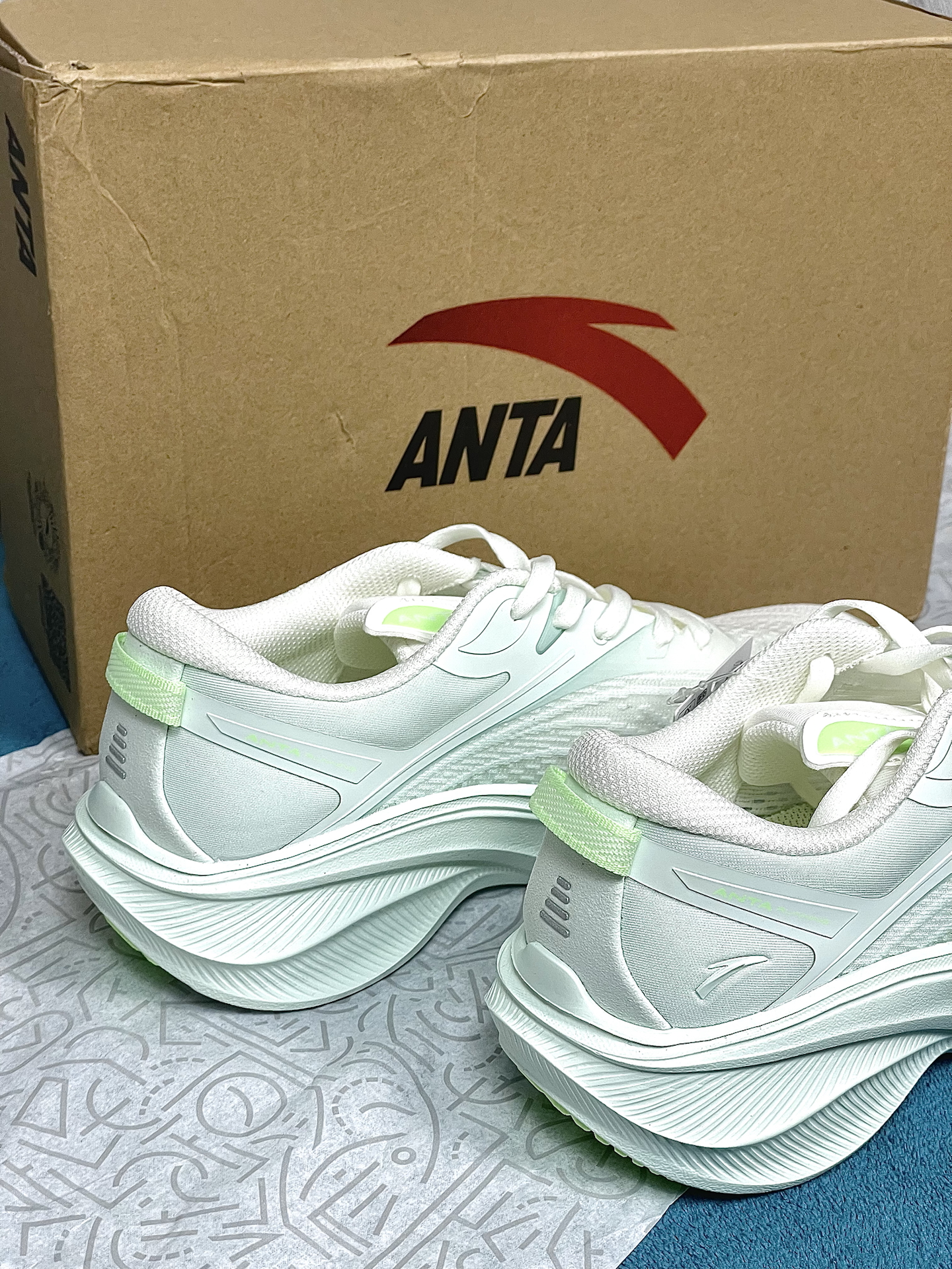 安踏 我再也不穿了😭