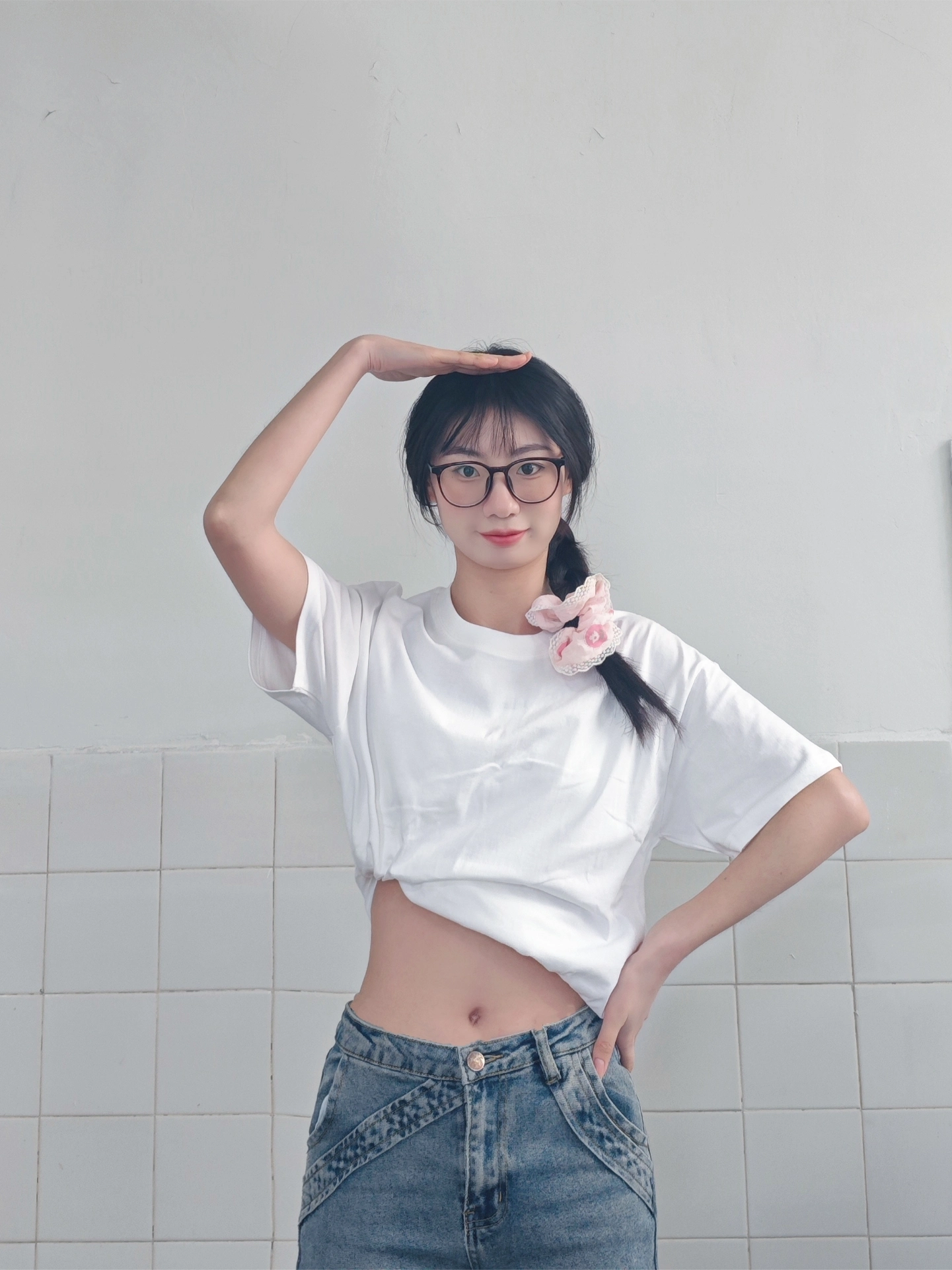 夏季经典白色t恤穿搭