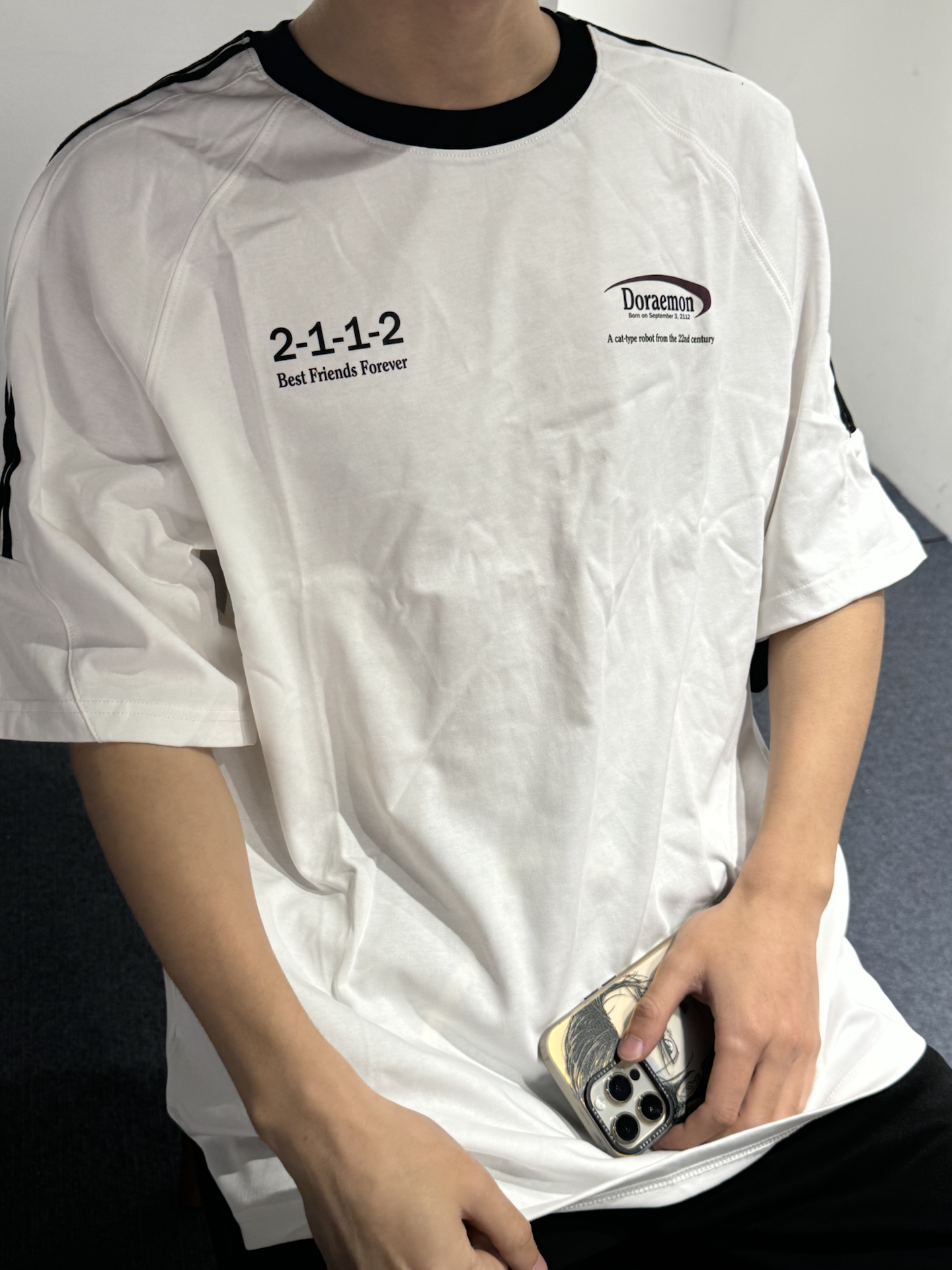 拼接式的字母印花t恤也太好搭太显白了吧!