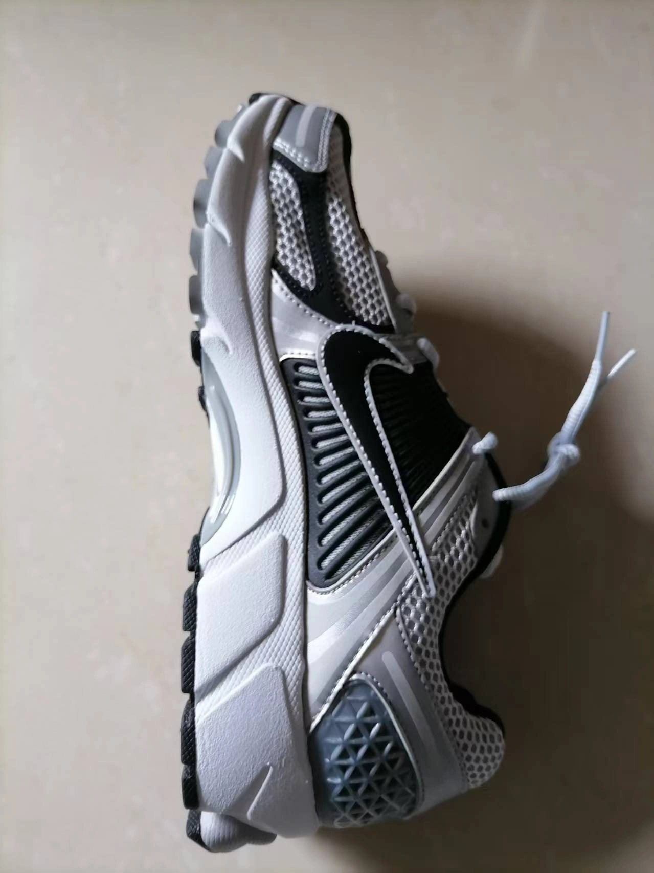 custom review-Nike Air Zoom Vomero 5 Беговые кроссовки Низкий топ Серебряный Черный Мужской