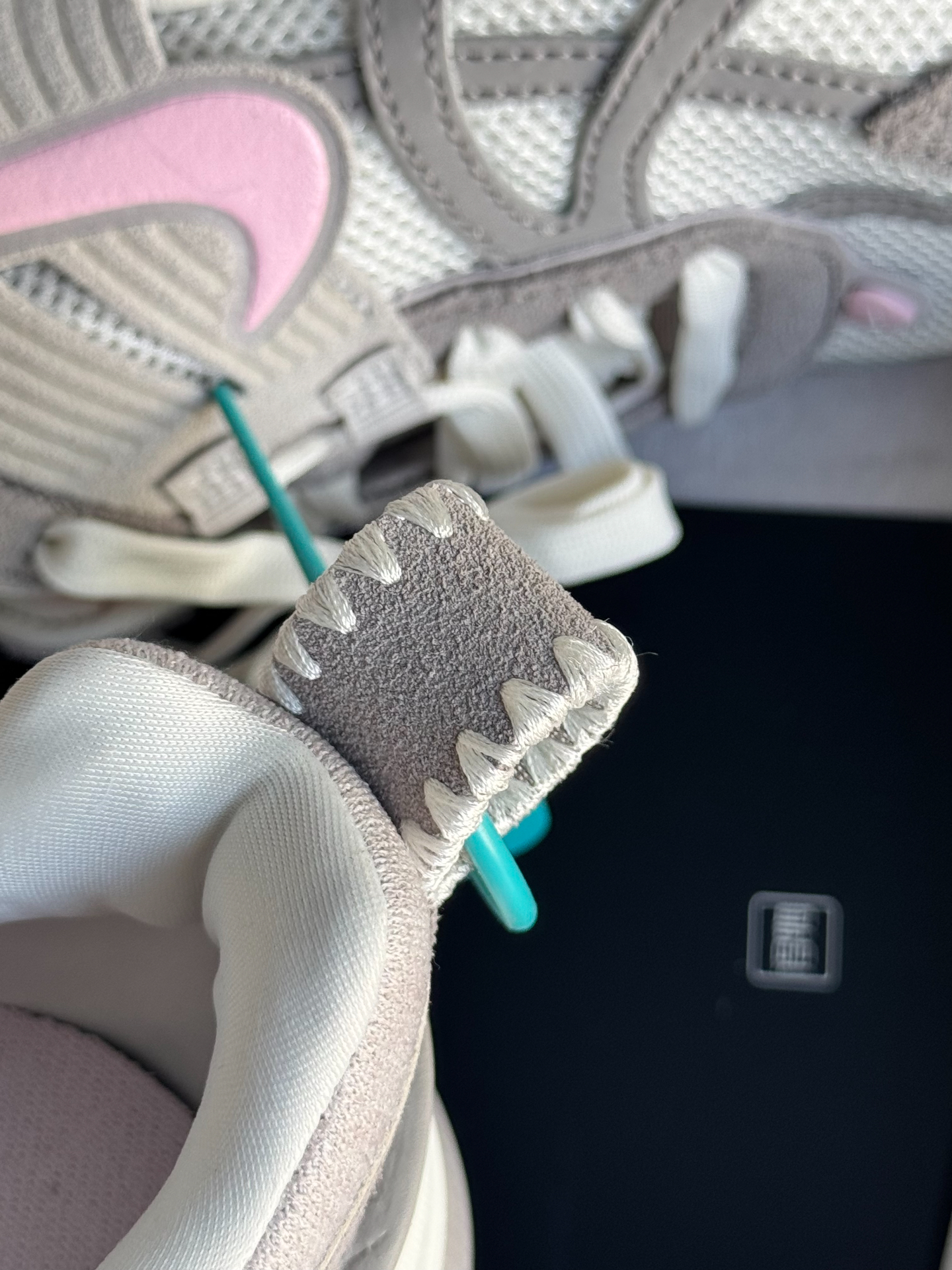 custom review-Nike V2K Run Slip-resistant Abrasion-resistant Low Top Беговые кроссовки Женские Белый Серый Розовый