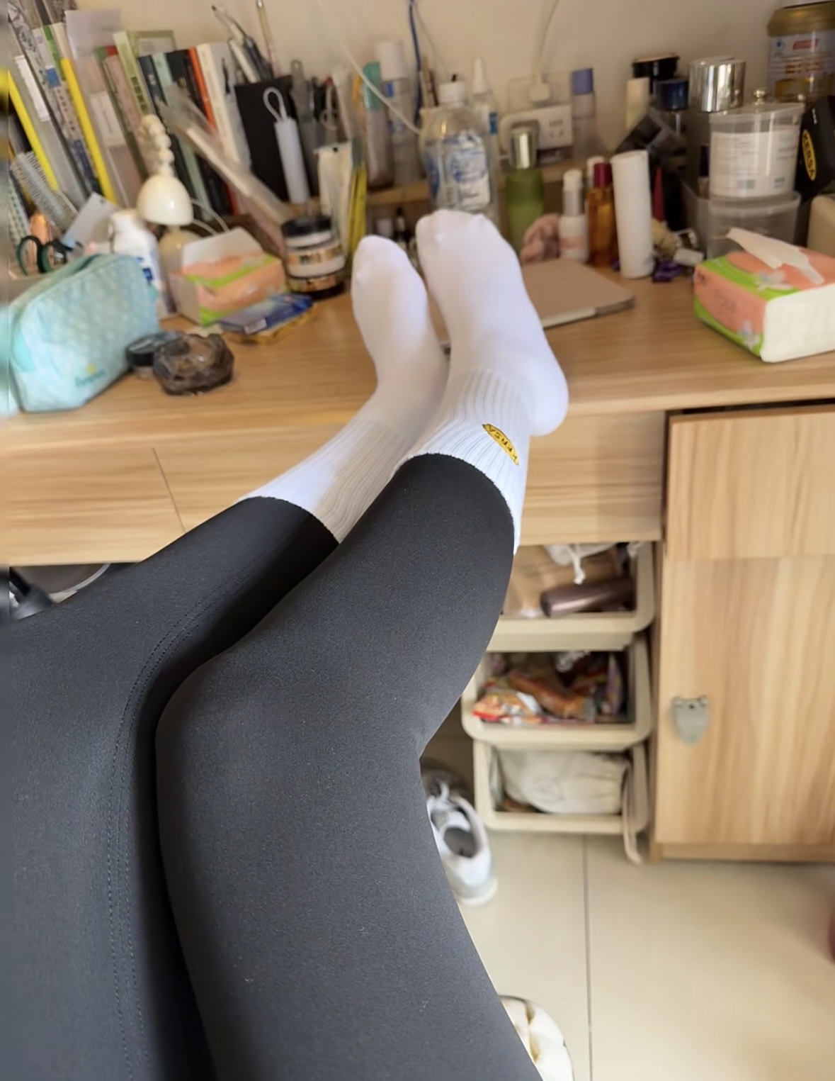 瑜伽裤和白袜子是绝配