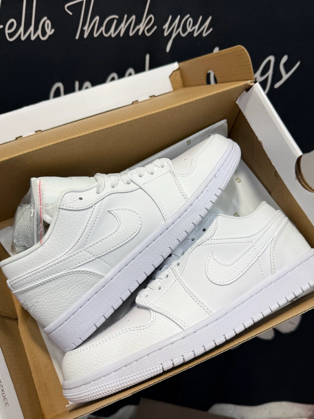 这双纯白aj1 low,我愿称之为"小白鞋天花板"!👟✨