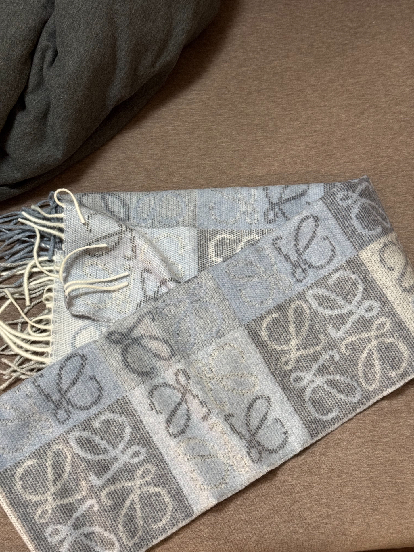 loewe罗意威棋盘格围巾