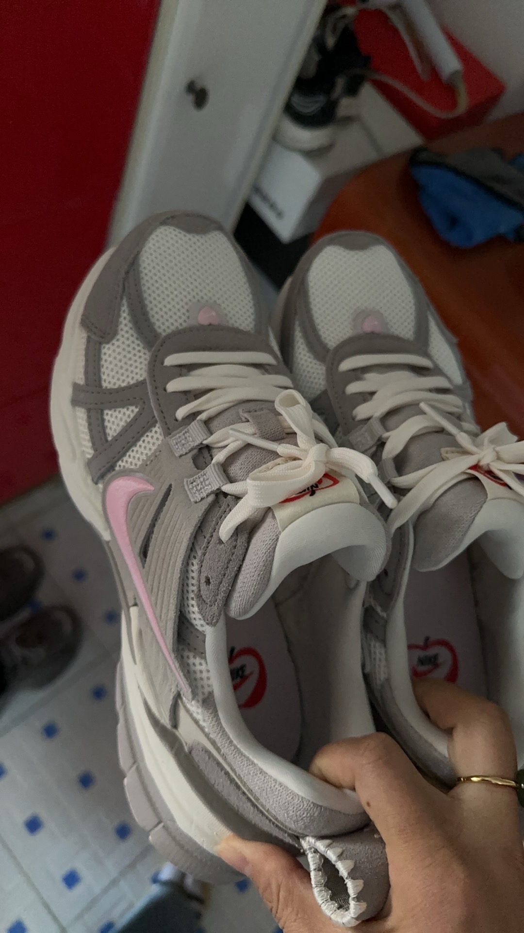 custom review-Nike V2K Run Slip-resistant Abrasion-resistant Low Top Беговые кроссовки Женские Белый Серый Розовый