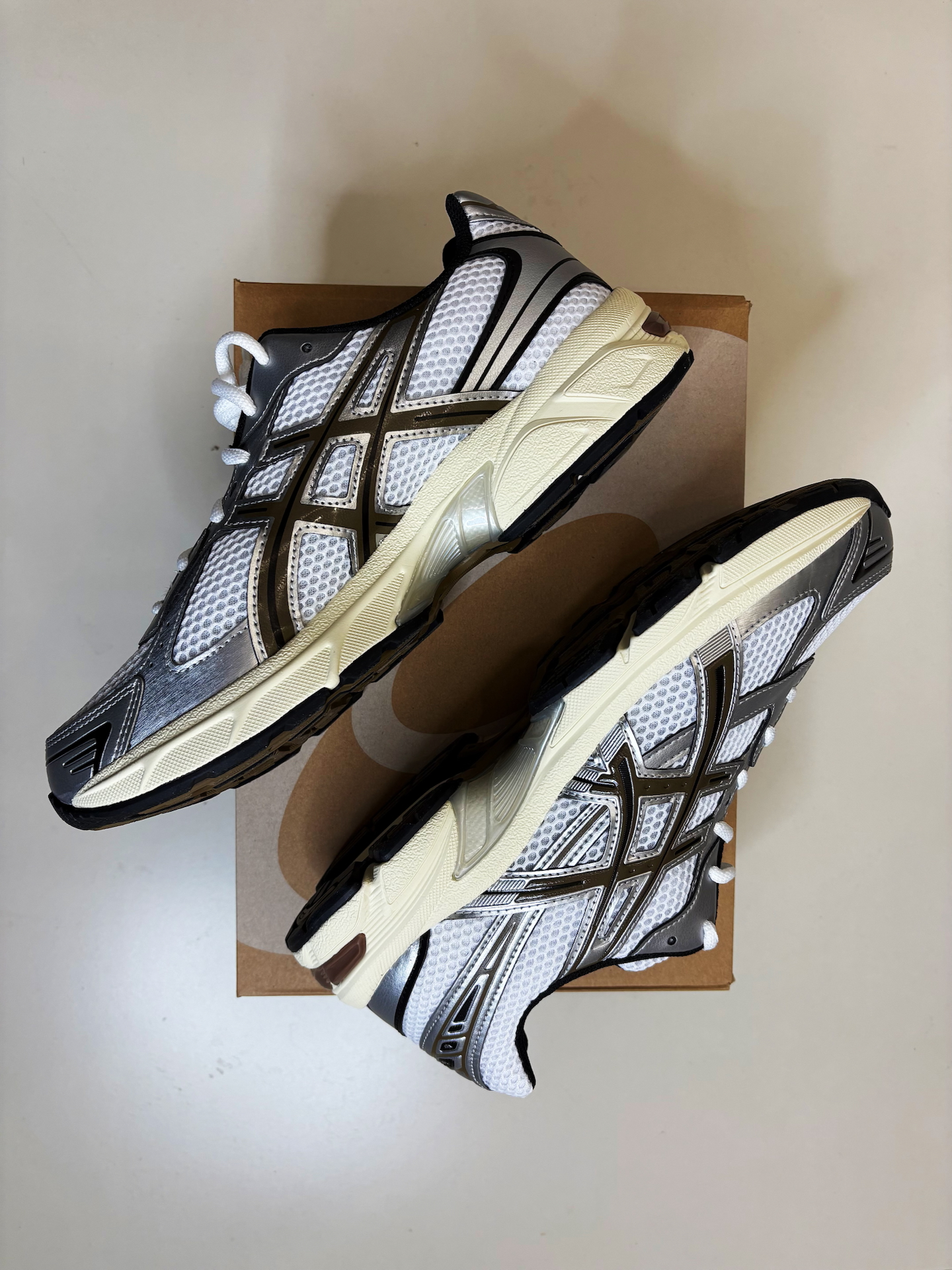 如果是日常通勤,普通运动鞋当然够用,但如果追求更高效的踩踏,更味è