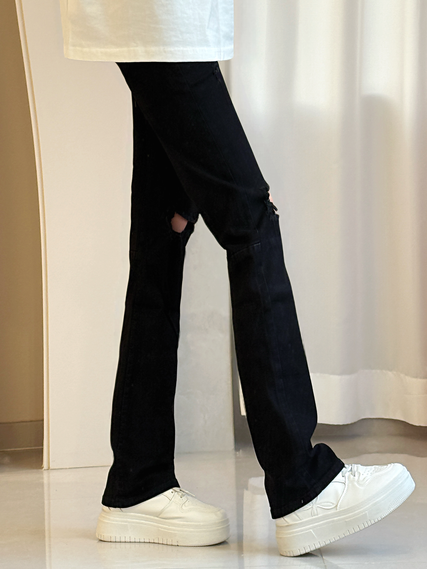 黑色破洞裤有点帅哦!