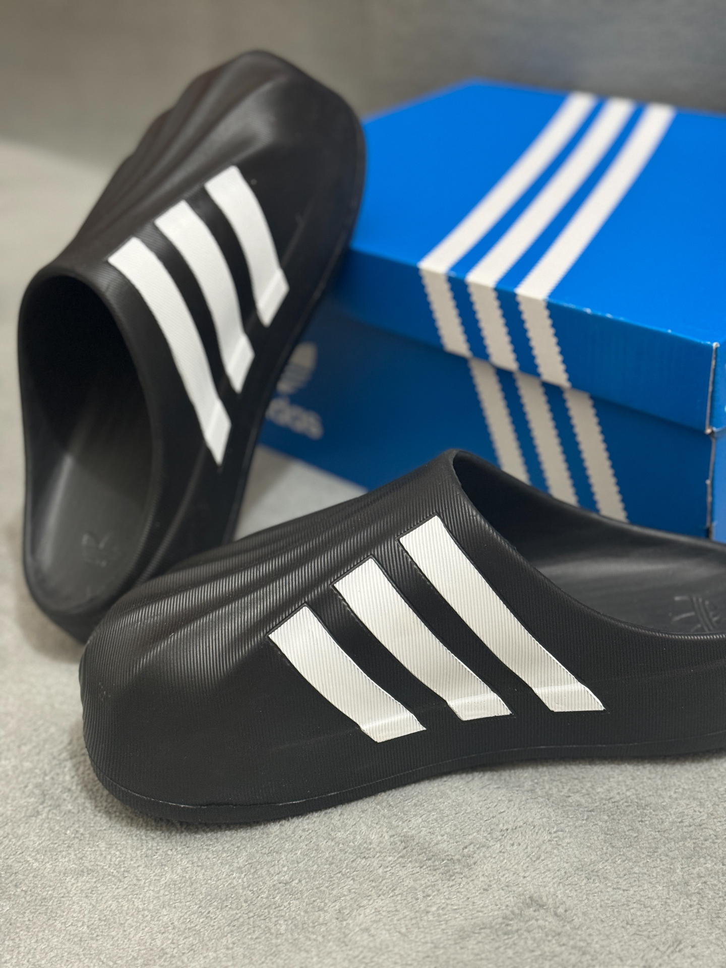 阿迪达斯半包拖鞋