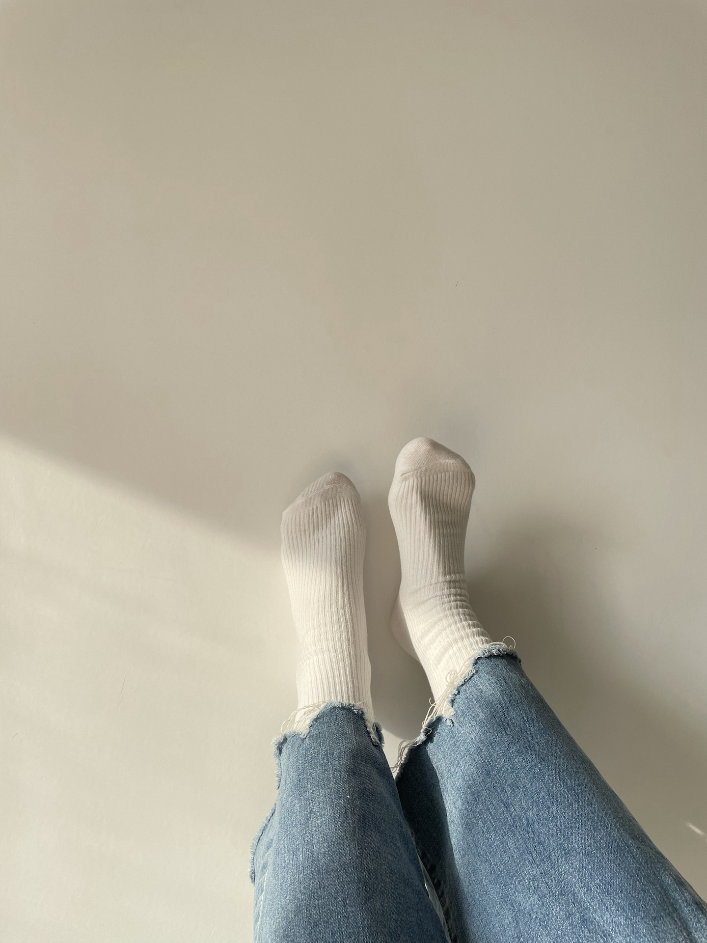 薄厚均匀白袜子舒适得劲#一直在穿的百搭袜子 #袜子安利 #白袜控