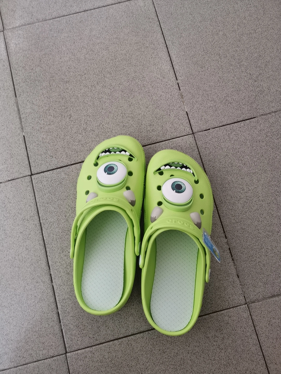 custom review-GUAISHOUDIANLIGONGSI x Crocs Classic Clog Sabo Унисекс Зеленый