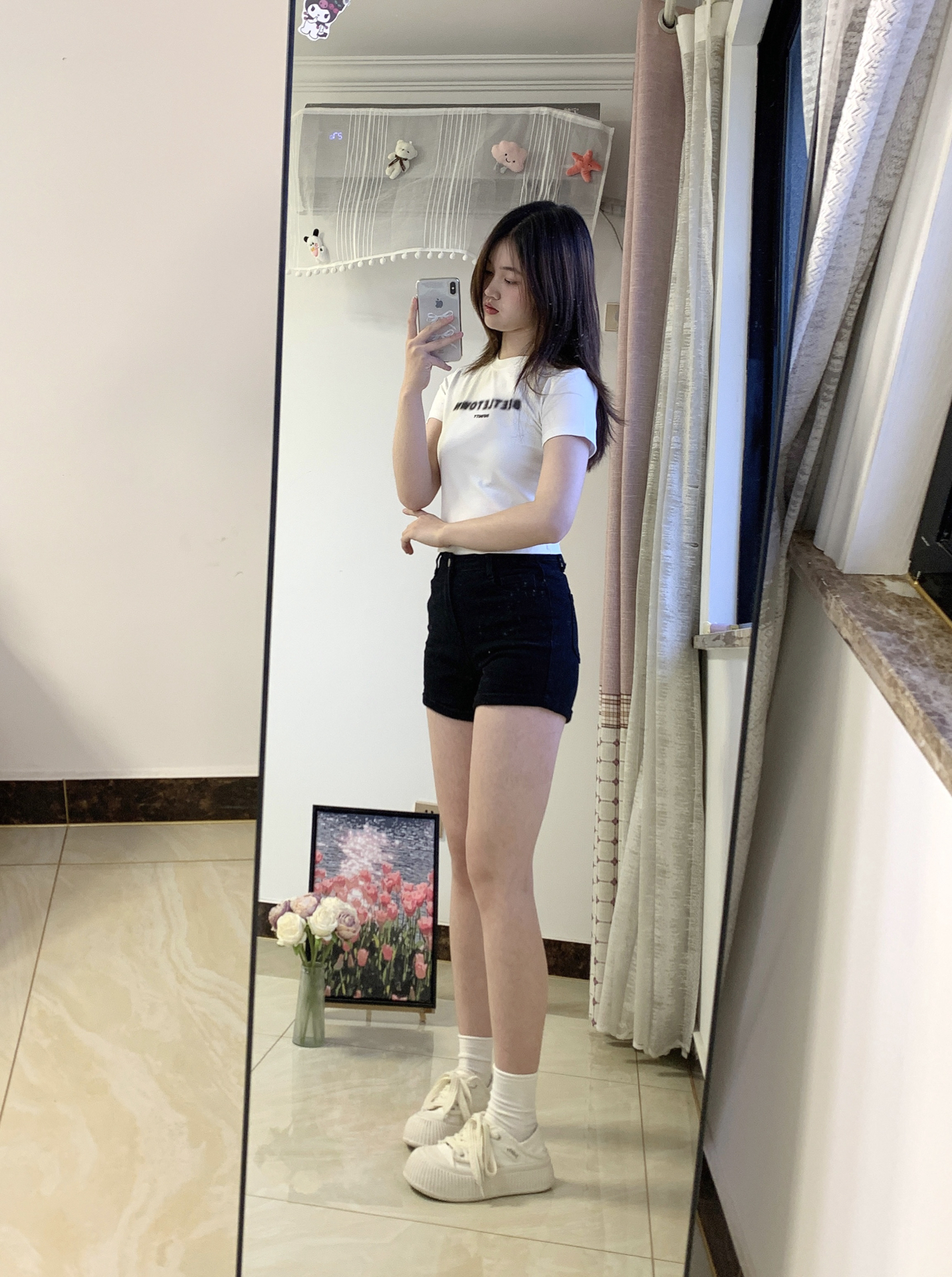 短白t➕黑短裤☁️越简单越耐看