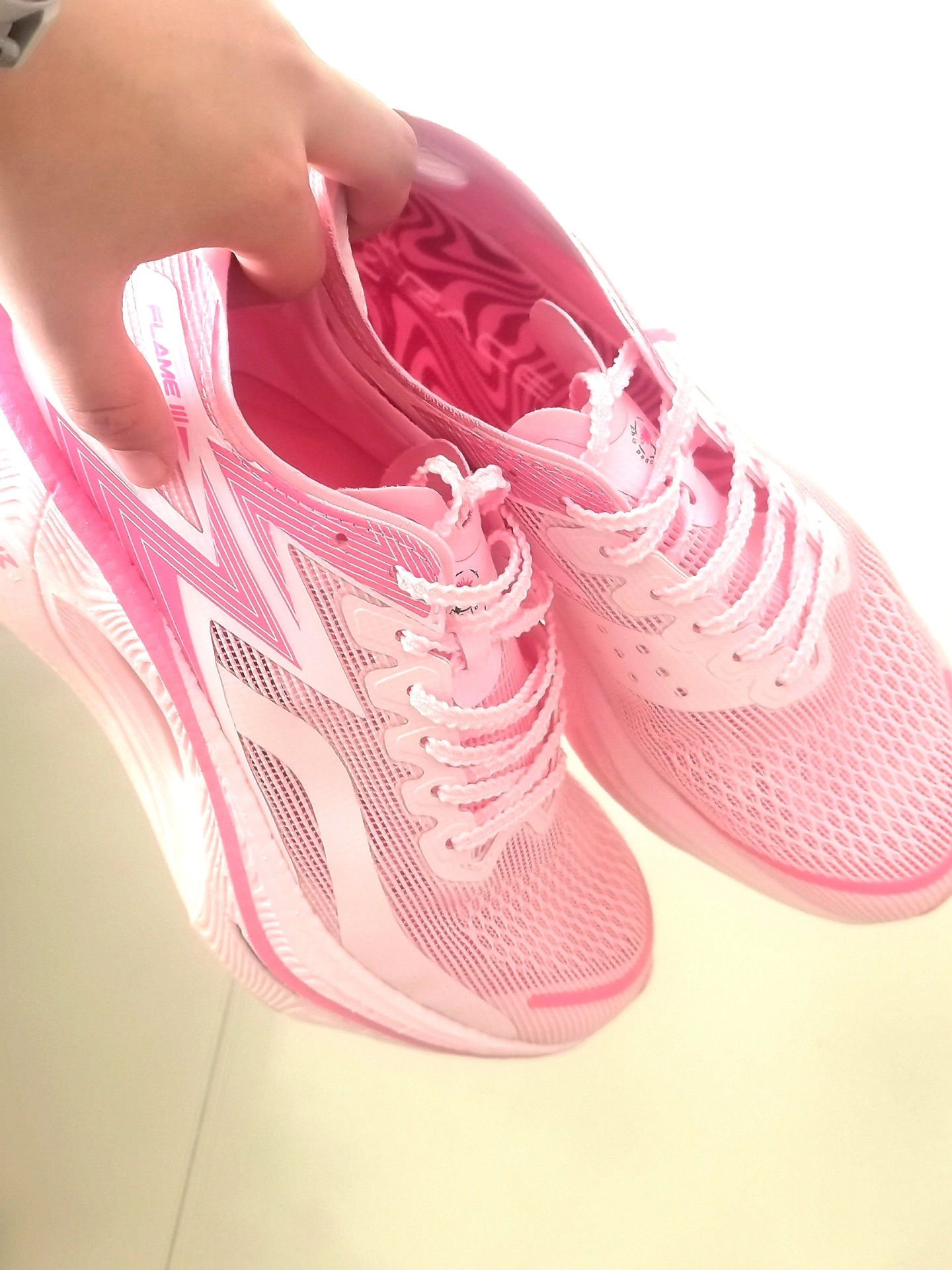 以前也没人告诉我粉色鞋子这么帅啊!