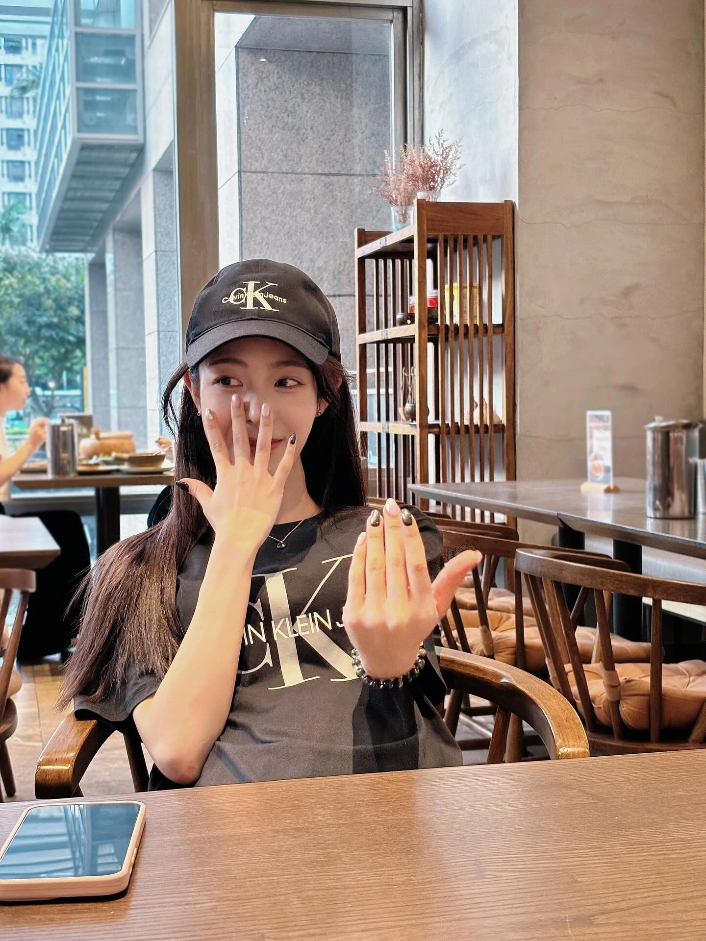 calvin klein 漂亮女孩开心体验暑假尾班车