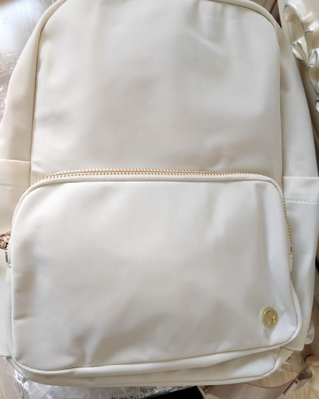 custom review-Lululemon Everywhere Металлический компонент Рюкзак Маленький Женский Светлый Айвори Белый Цвет дуба Коричневый Золото