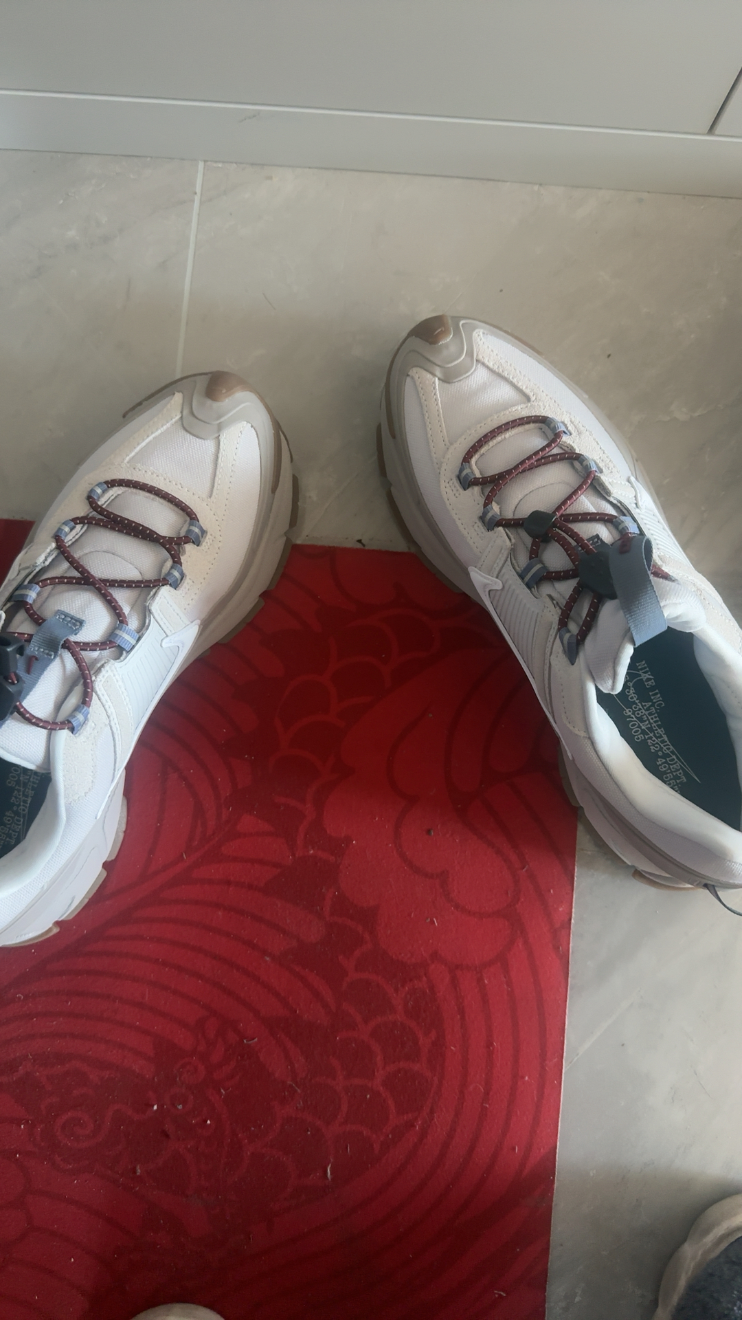 custom review-Nike ZOOM VOMERO ROAM Устойчивый к истиранию Дышащий Низкий Топ Повседневные Тренировки Городские Кроссовки для Коммутирования Беговые Кроссовки Унисекс Экрю