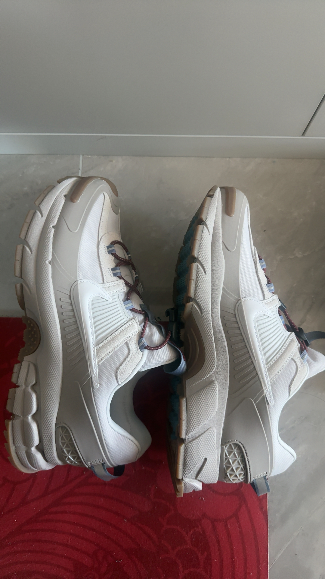 custom review-Nike ZOOM VOMERO ROAM Устойчивый к истиранию Дышащий Низкий Топ Повседневные Тренировки Городские Кроссовки для Коммутирования Беговые Кроссовки Унисекс Экрю