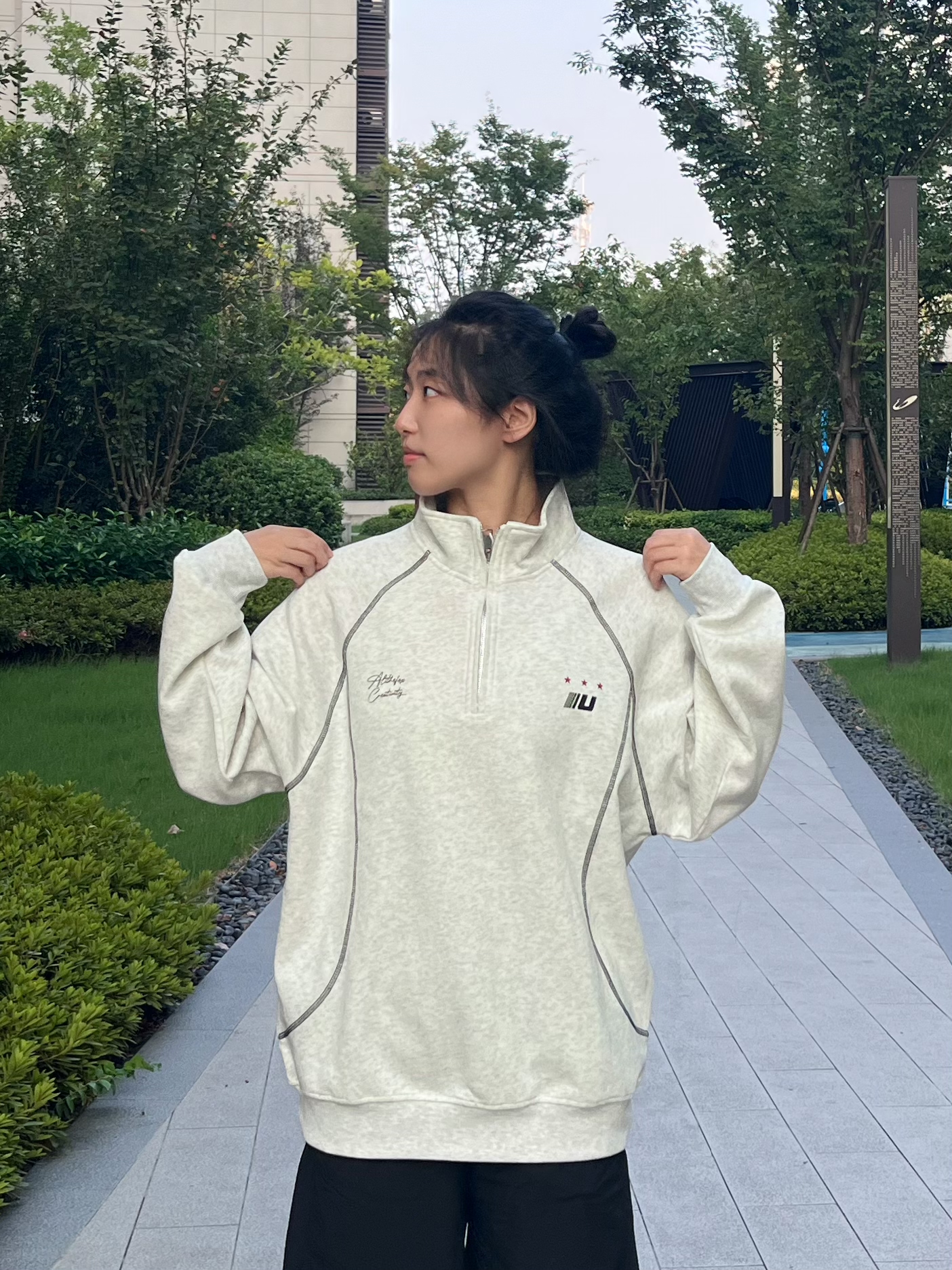 酷酷的半拉链卫衣