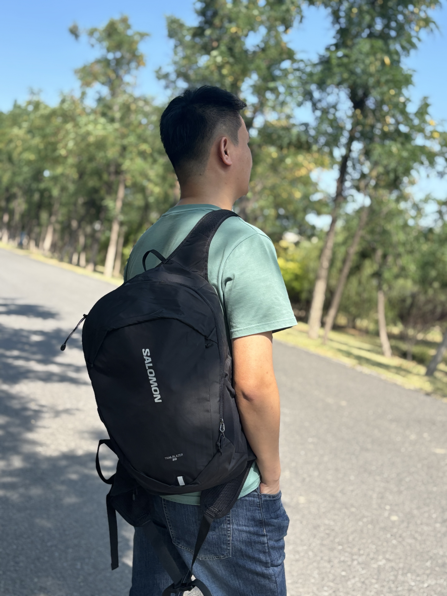 旅行跑步都适配!salomon 20l双肩背包