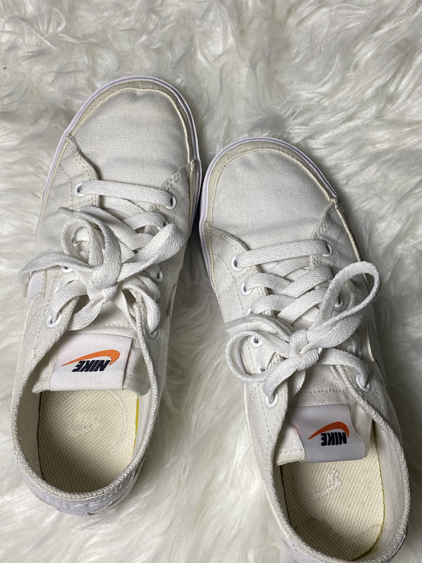 奶呼呼的nikecourt帆布鞋怎么搭都能hold住