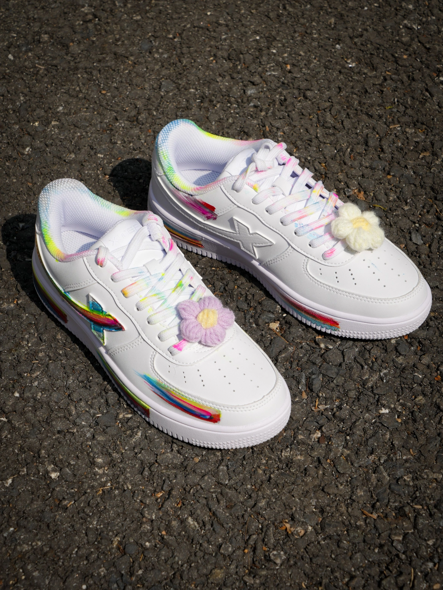 彩虹涂鸦小白鞋