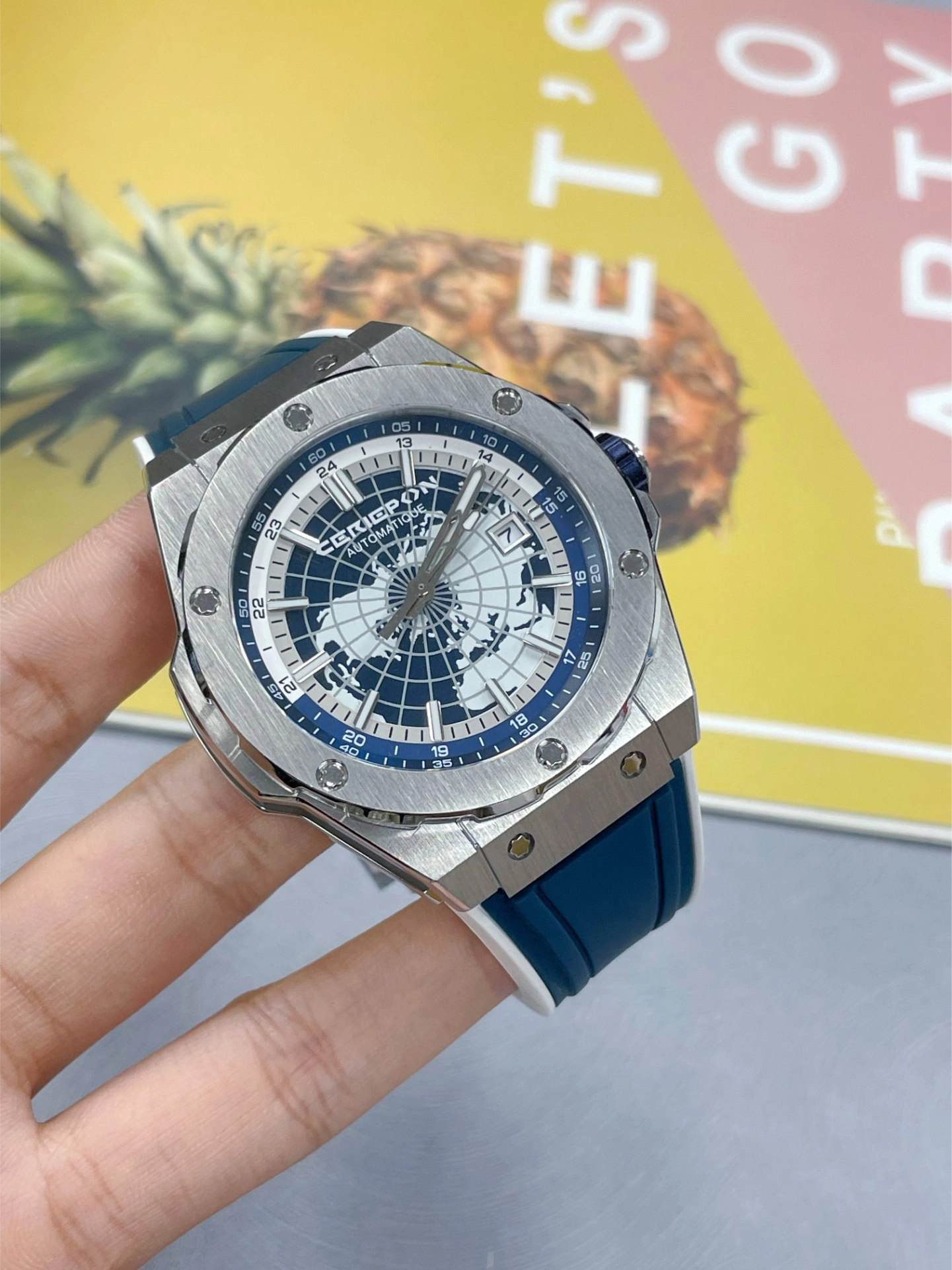 好帅的一款蓝色星球手表