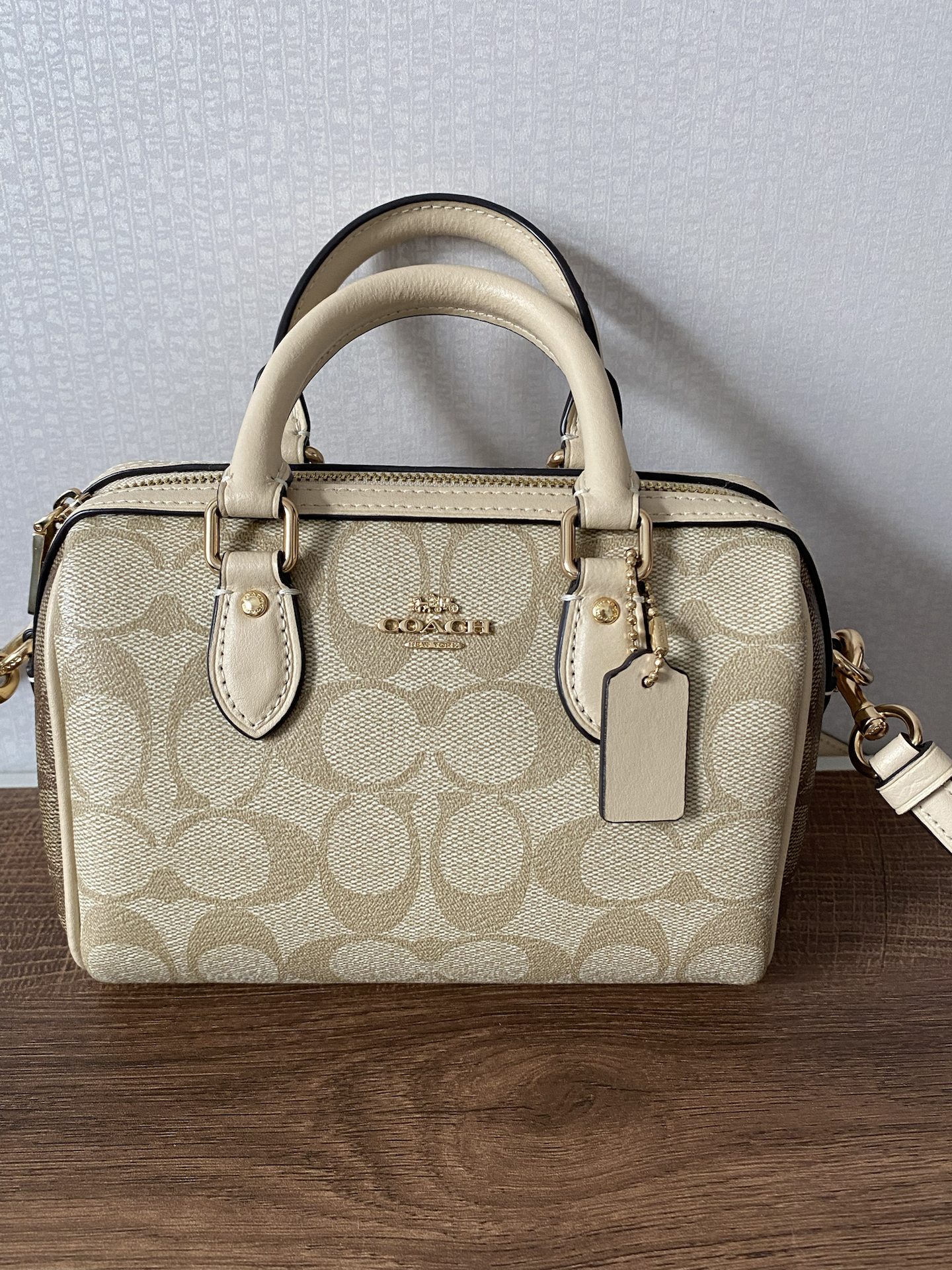 蔻驰波士顿18 cm,虽然小巧,但容量大