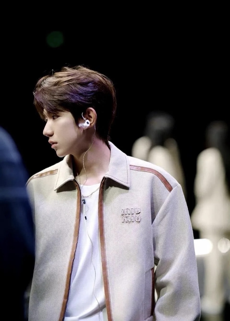 王源秋日男友风:卡其外套 格纹衬衫 藏青内搭💯 被问爆的秋日穿搭