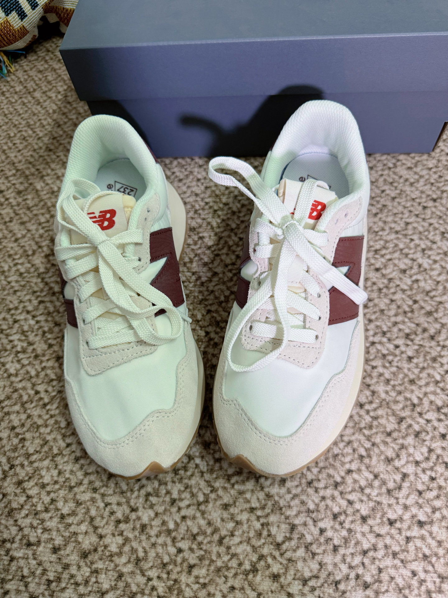 新百伦这鞋简直开挂.上脚软弹,走路像踩云朵,逛街暴走一天都不累