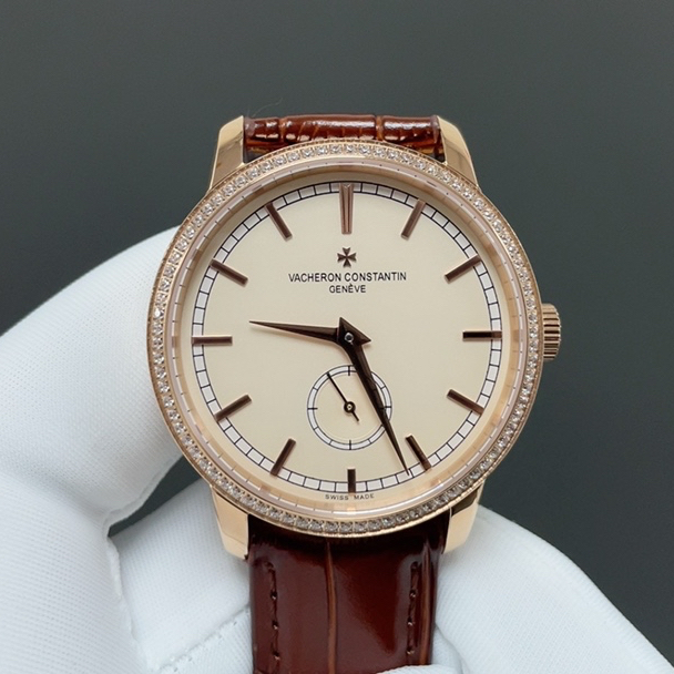 精致之选:江诗丹顿玫瑰金镶钻腕表品鉴