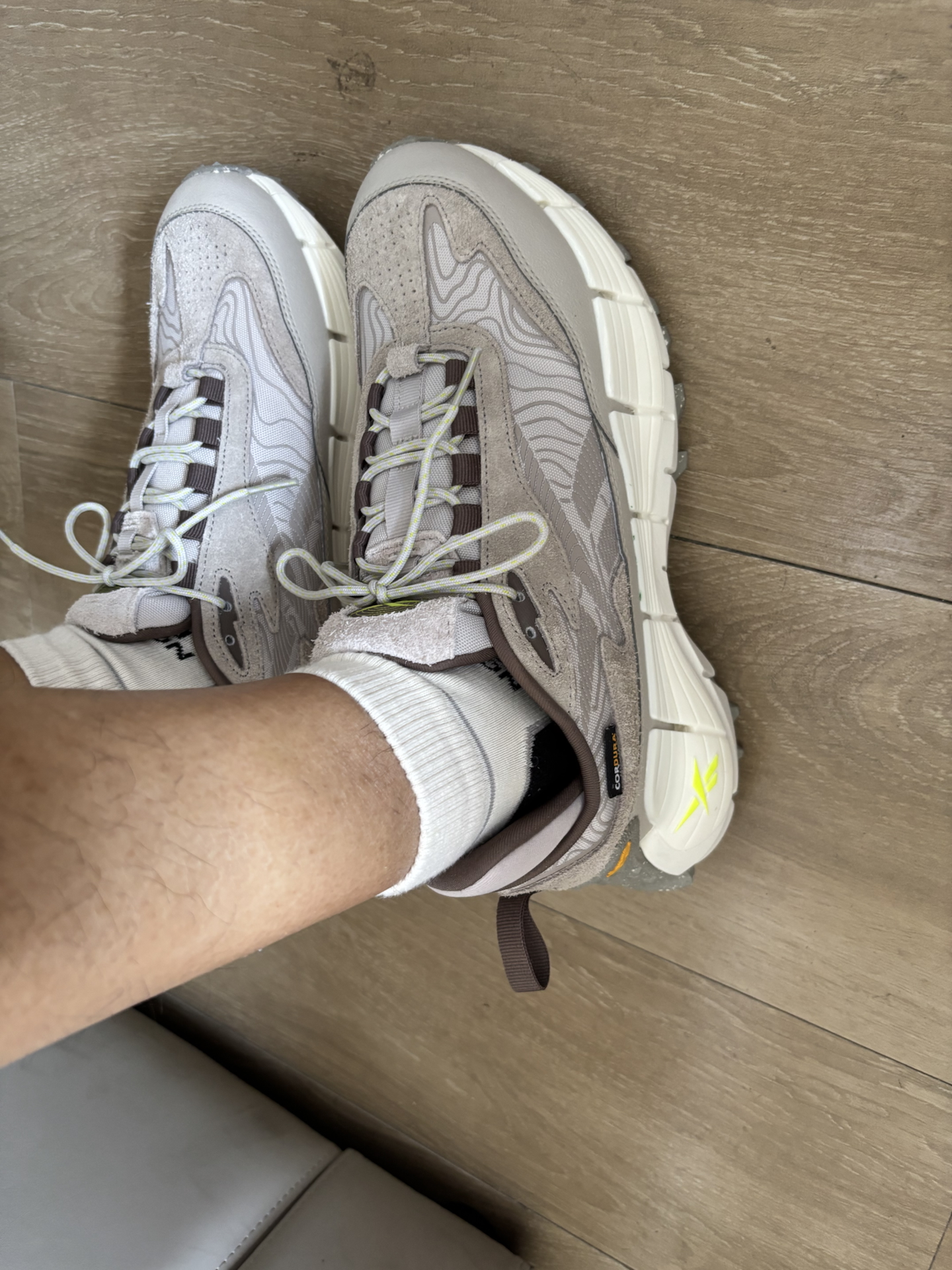 custom review-Reebok ZIG KINETICA 2,5 EDGE Устойчивый к истиранию Дышащая Низкая Обувь для Беговых соревнований Унисекс Серый Белый