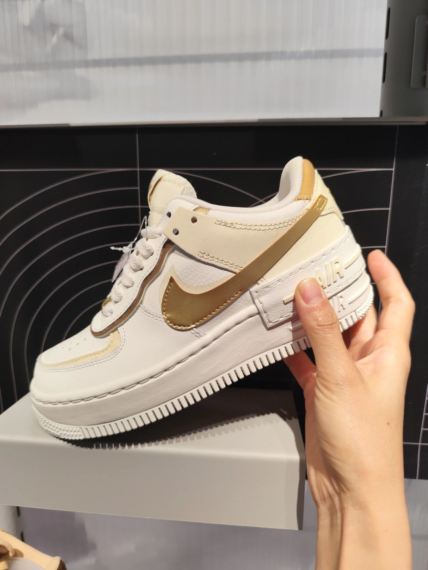 来一份秋日耐克时尚的白金马卡龙吧