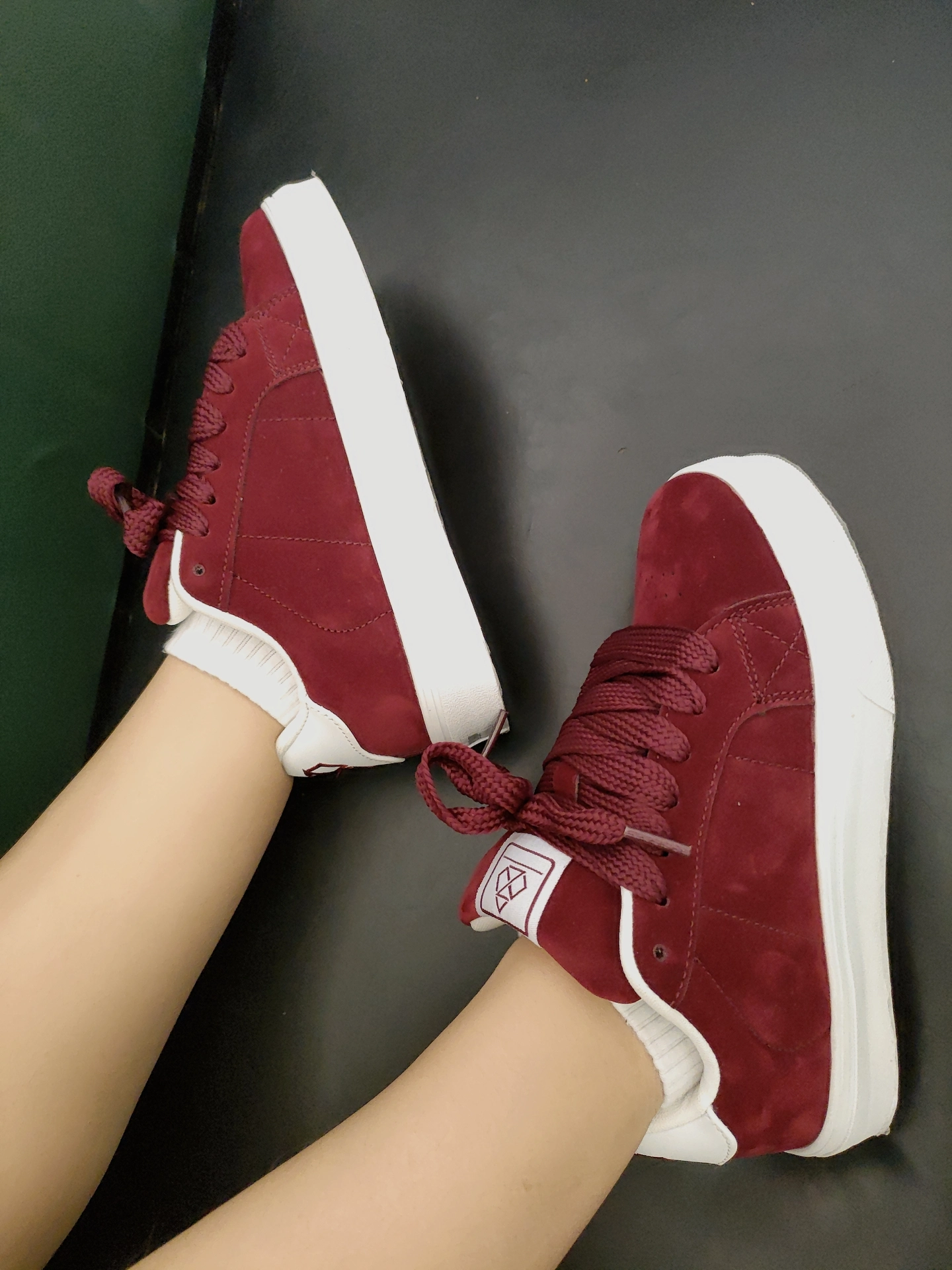 谁还没有一双酒红色小板鞋呀!