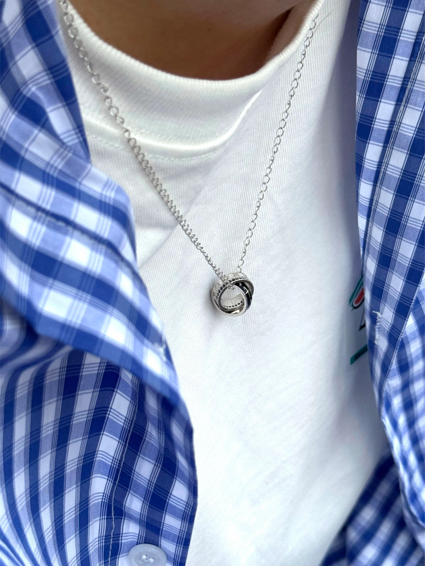 项链简直是男生夏日穿搭的神 帅到飞起