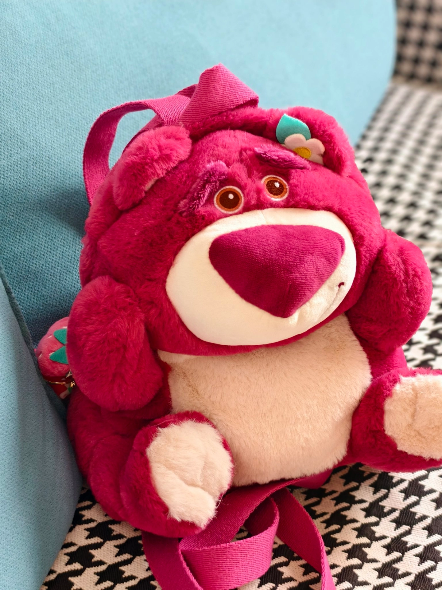 我的宝藏单品 
草莓熊双肩包,一直想要一个特别可爱的包包,看到图片