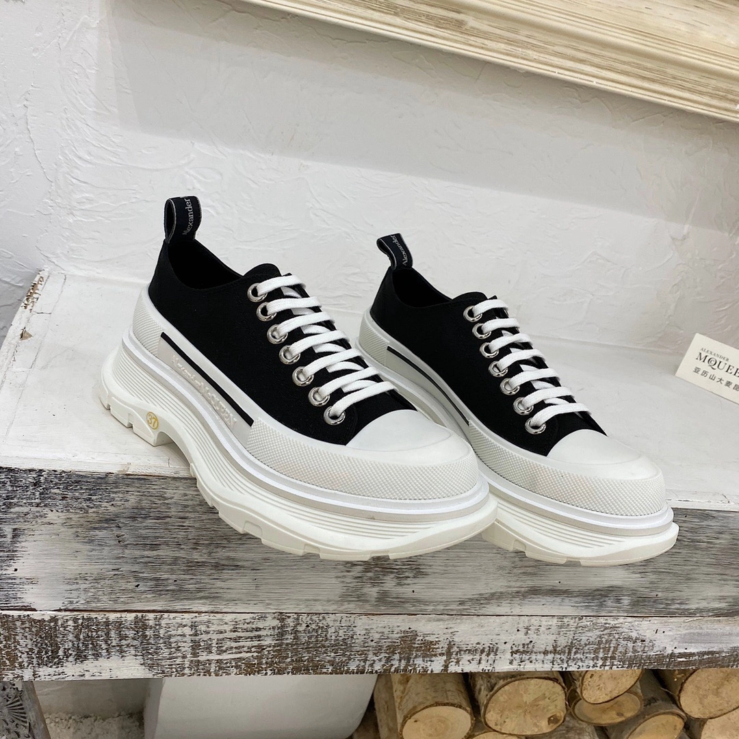 它是拉腿界的天花板!麦昆帆布鞋厚底小白鞋