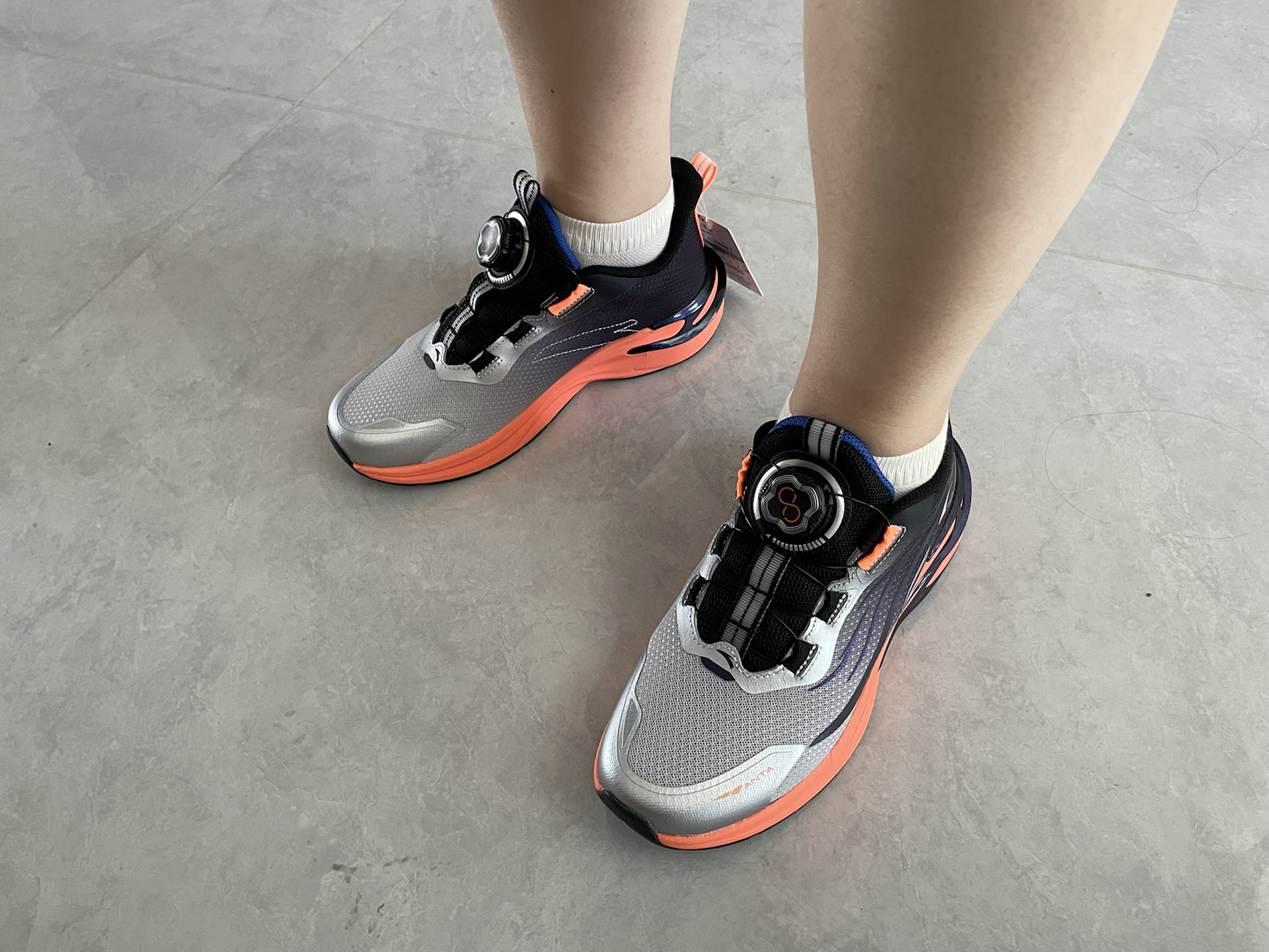 安踏kids,一双功能兼顾颜值的小跑鞋