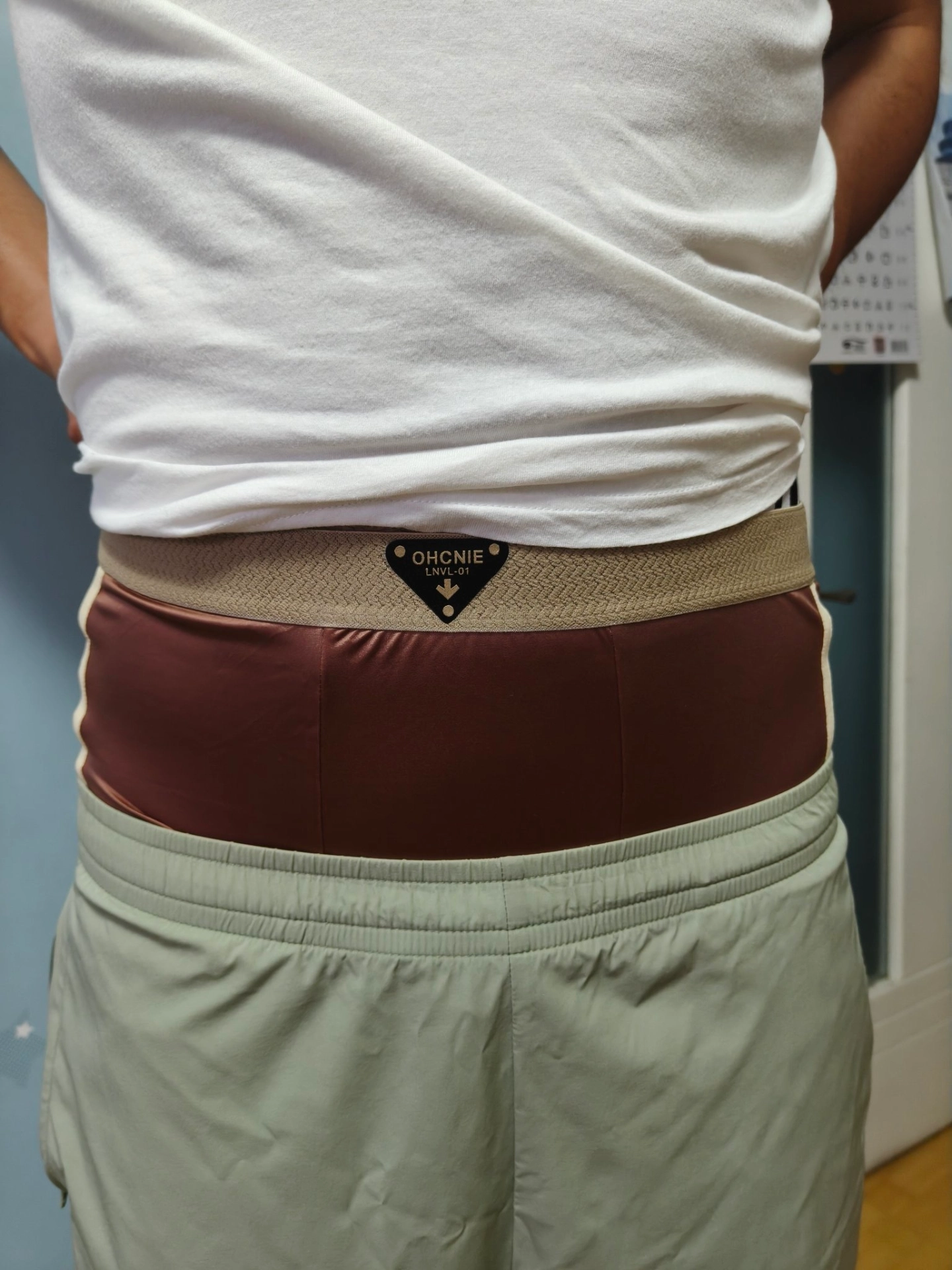 一款丝滑的缎面男士内裤