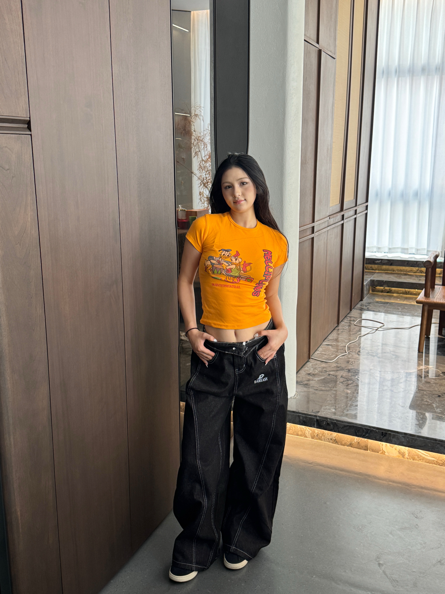 把裤边翻过来穿 get jennie同款穿法
身高160体重100斤穿m码有点大