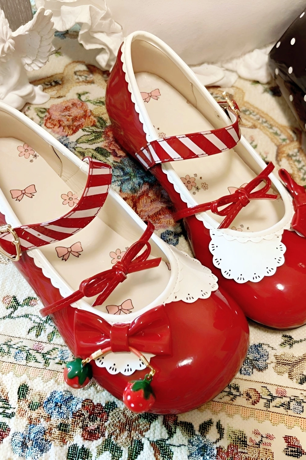 非常好看的一款圆头鞋,草莓物语甜美花玲季,圆头可爱低跟小皮鞋,日系