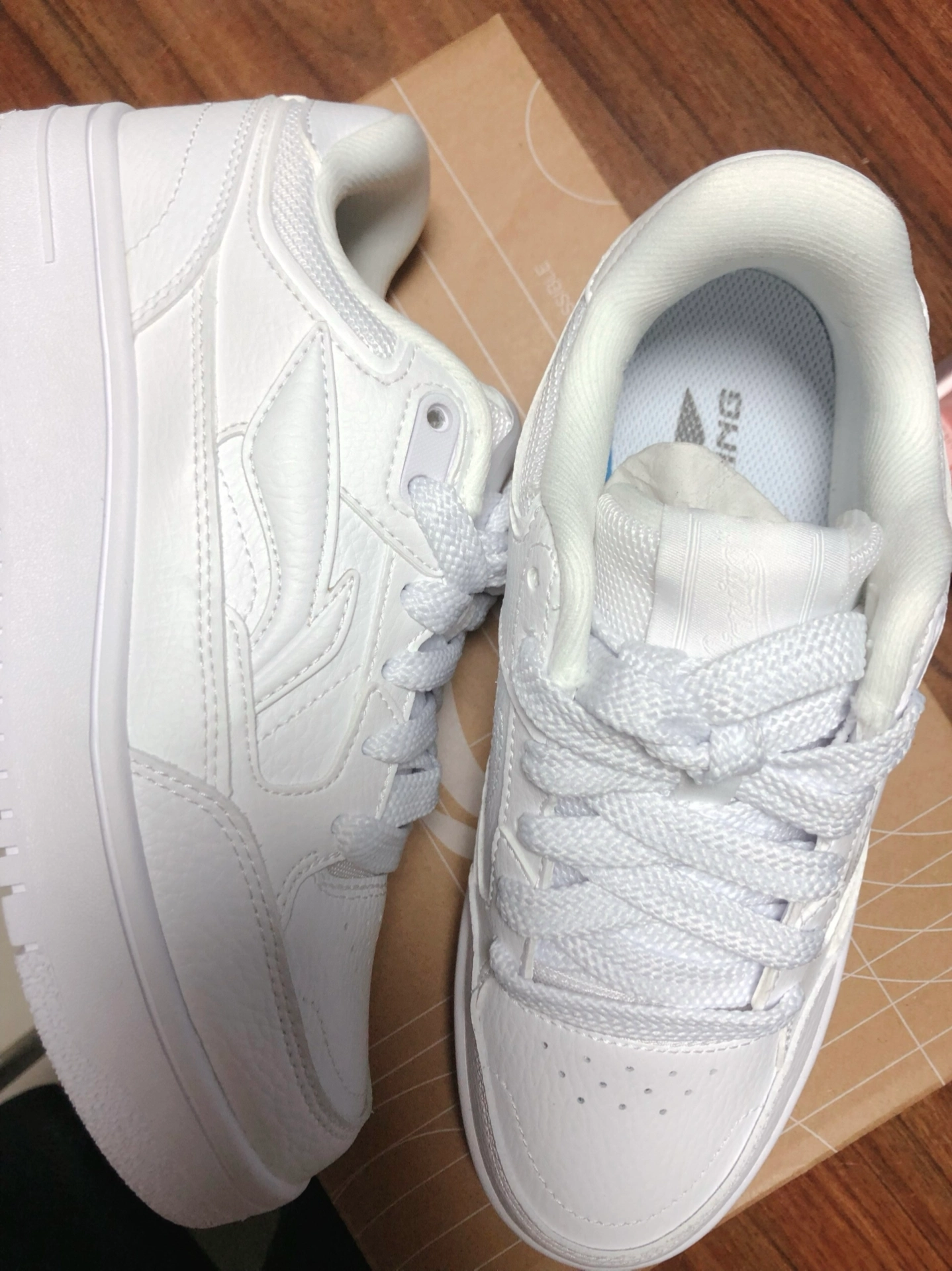 李宁经典百搭小白鞋 学生党必看