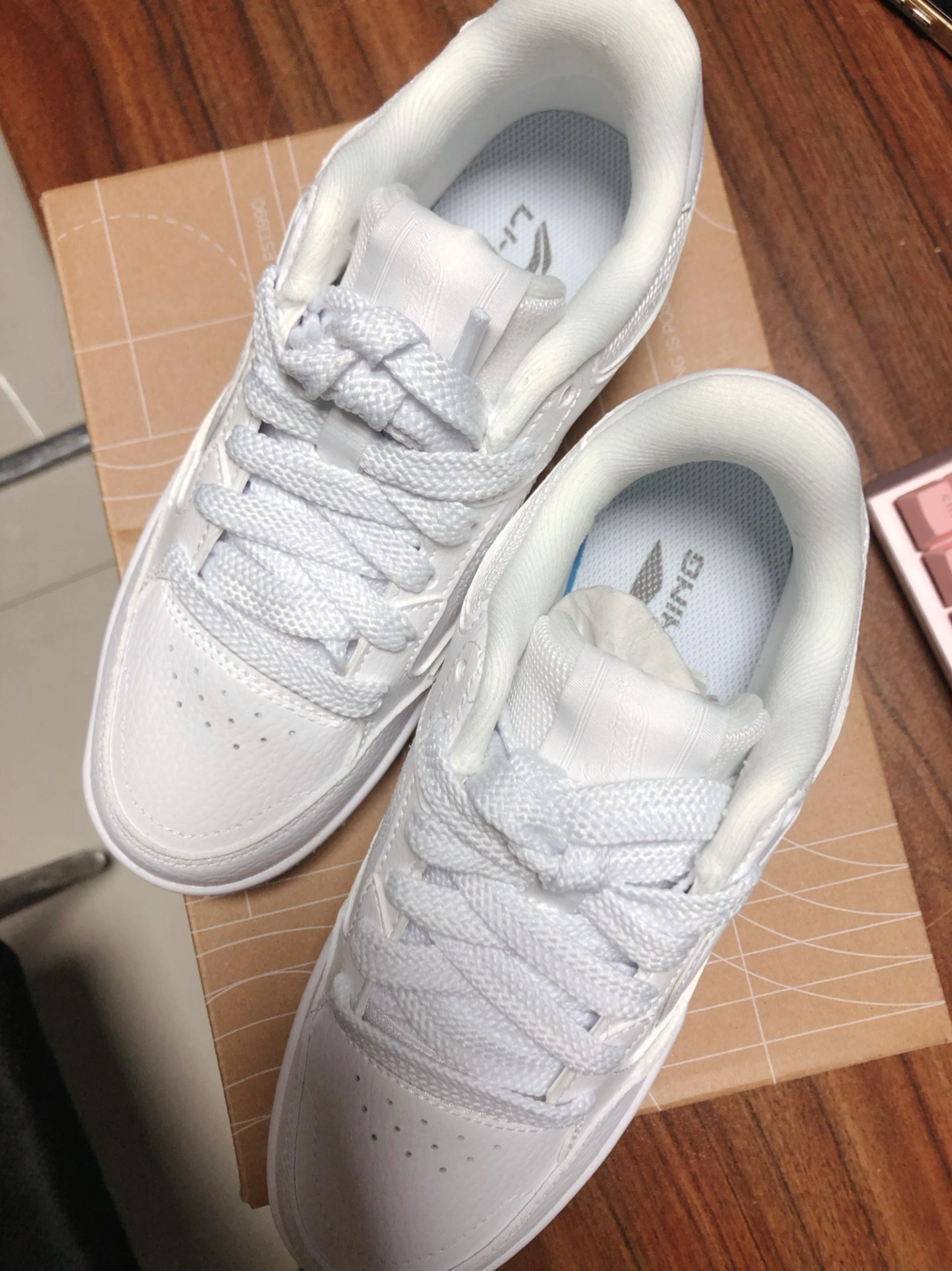 李宁经典百搭小白鞋 学生党必看